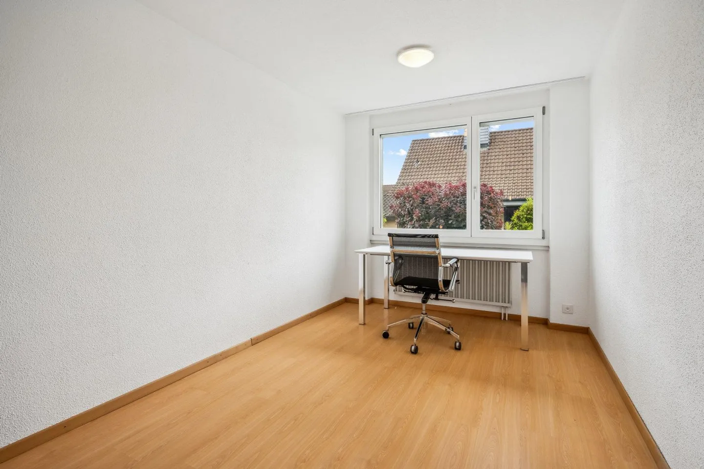 Charming 5.5-room single-family house with large garden in Nottwil - Photo 6 of 11