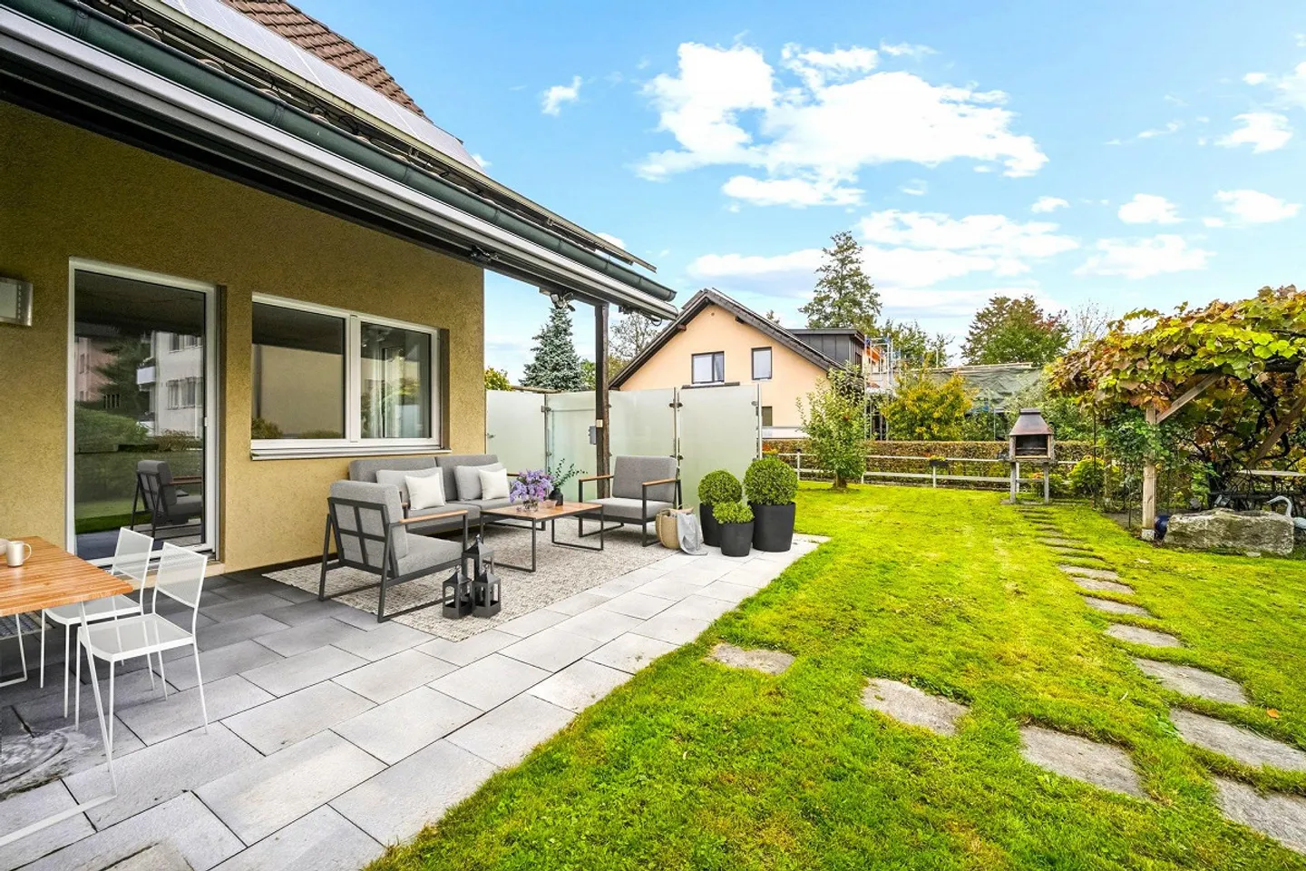 Charming 5.5-room single-family house with large garden in Nottwil - Photo 10 of 11