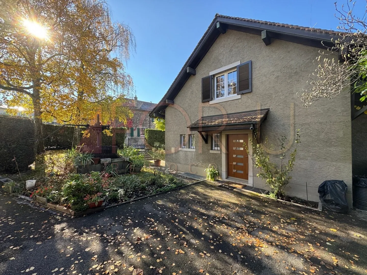 Very beautiful individual and authentic 7.5 room villa in Bernex - Photo 1 of 13