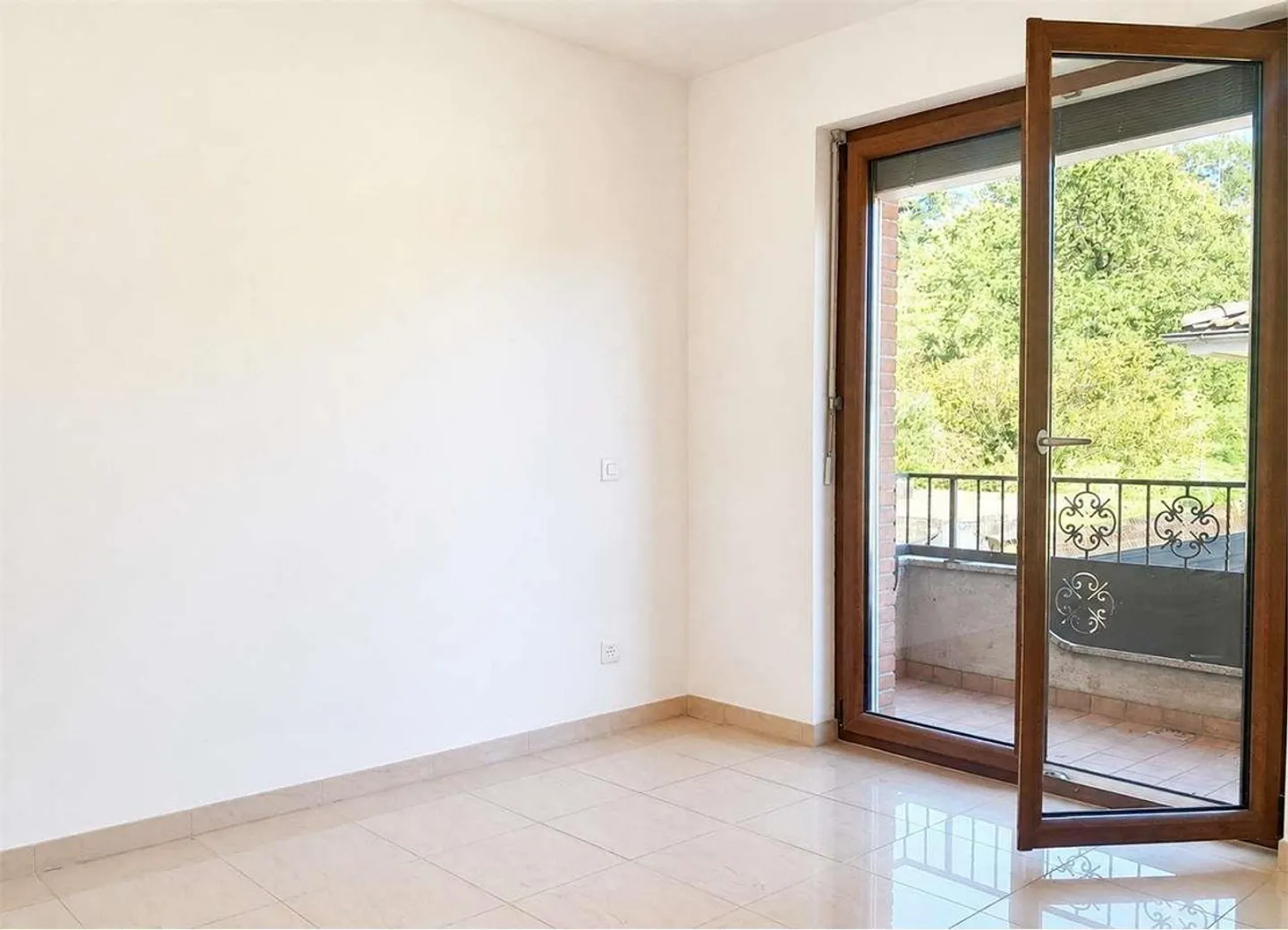 Bioggio: spacious attic of 4.5 rooms with lake view in a two-family house - Photo 7 of 13