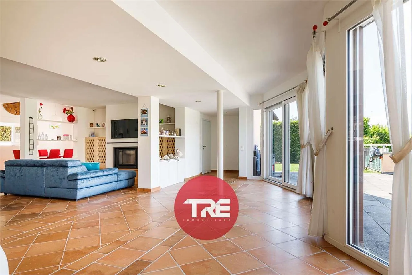 Large Villa with Pool - Photo 5 of 13