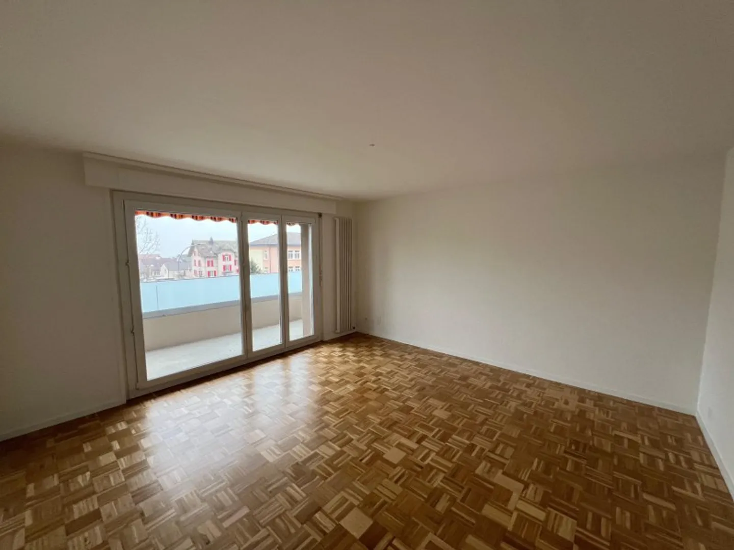 00811 - Apartment 4.5 Rooms - Rue des Sources 1 - BOLE - Photo 3 of 8