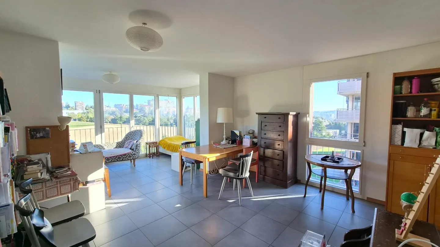 Charming Apartment with Parking - Photo 3 of 8