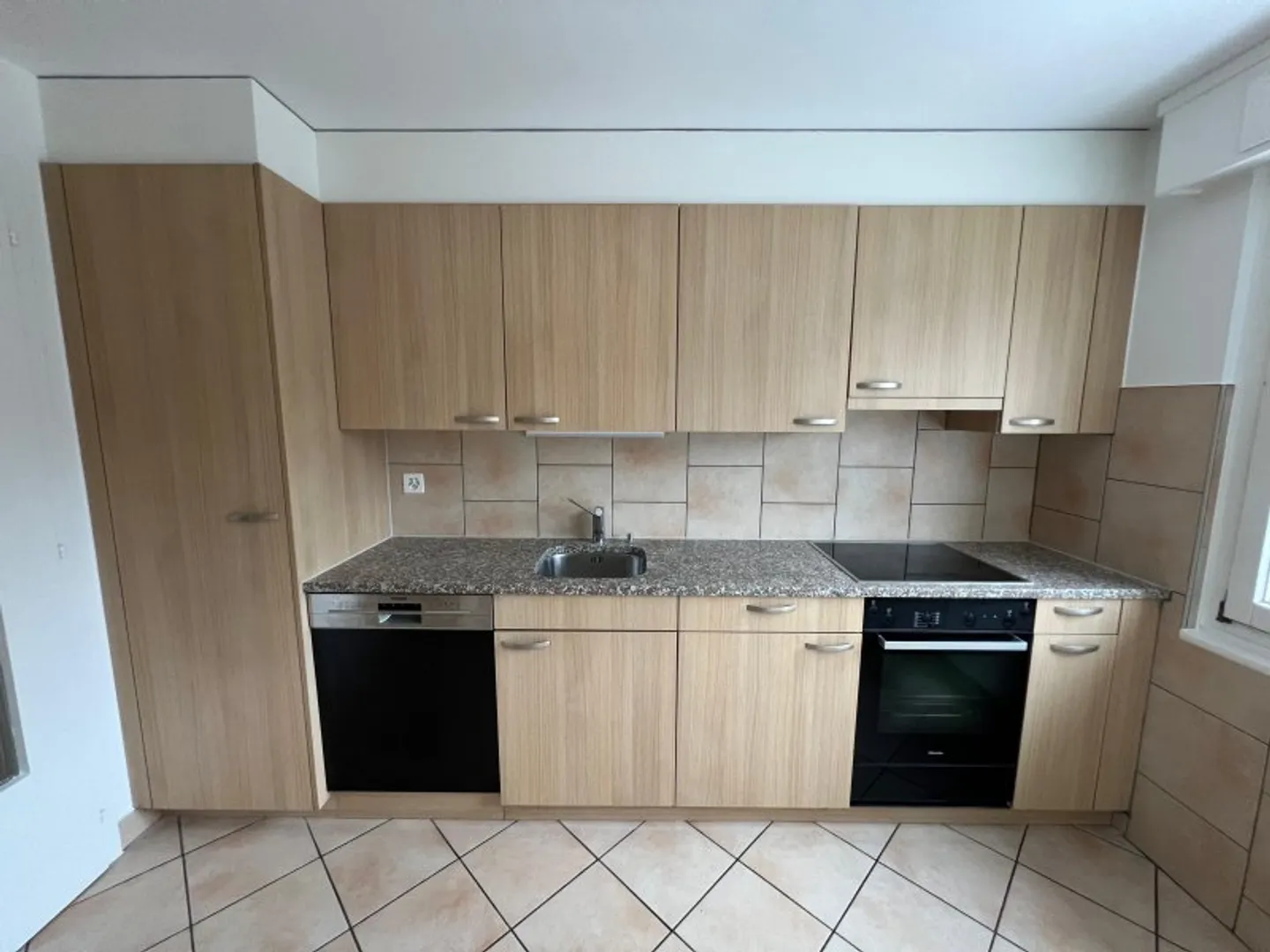 00811 - Apartment 4.5 Rooms - Rue des Sources 1 - BOLE - Photo 6 of 8