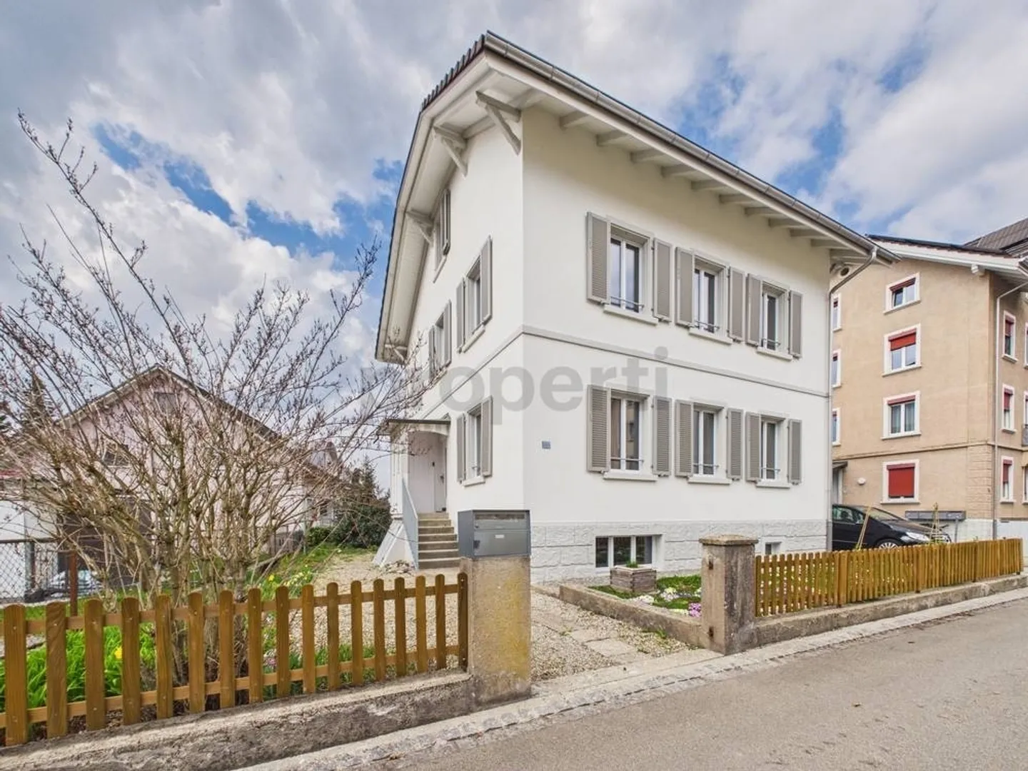 Prima locazione dopo ristrutturazione di alta qualità: Casa unifamiliare moderna con 6 stanze, cantina e stazione di ricarica a Niederuzwil - Foto 1 di 13
