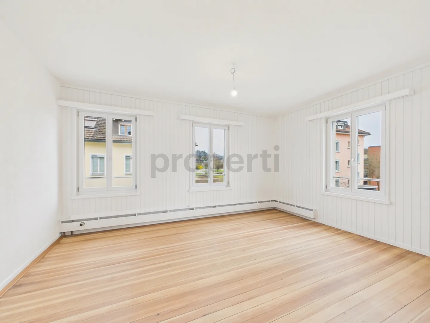 Prima locazione dopo ristrutturazione di alta qualità: Casa unifamiliare moderna con 6 stanze, cantina e stazione di ricarica a Niederuzwil - Foto 2 di 13