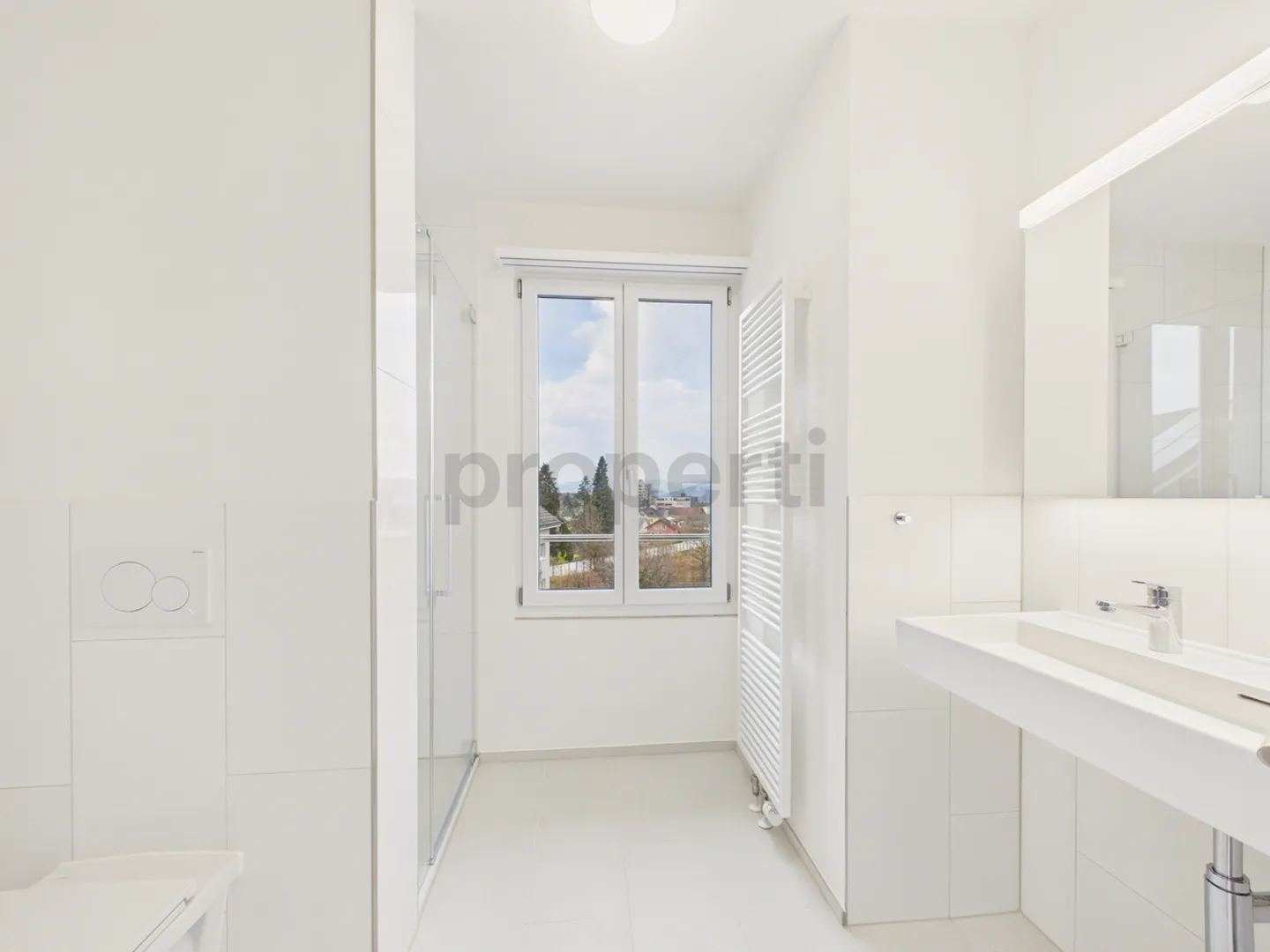 Prima locazione dopo ristrutturazione di alta qualità: Casa unifamiliare moderna con 6 stanze, cantina e stazione di ricarica a Niederuzwil - Foto 11 di 13