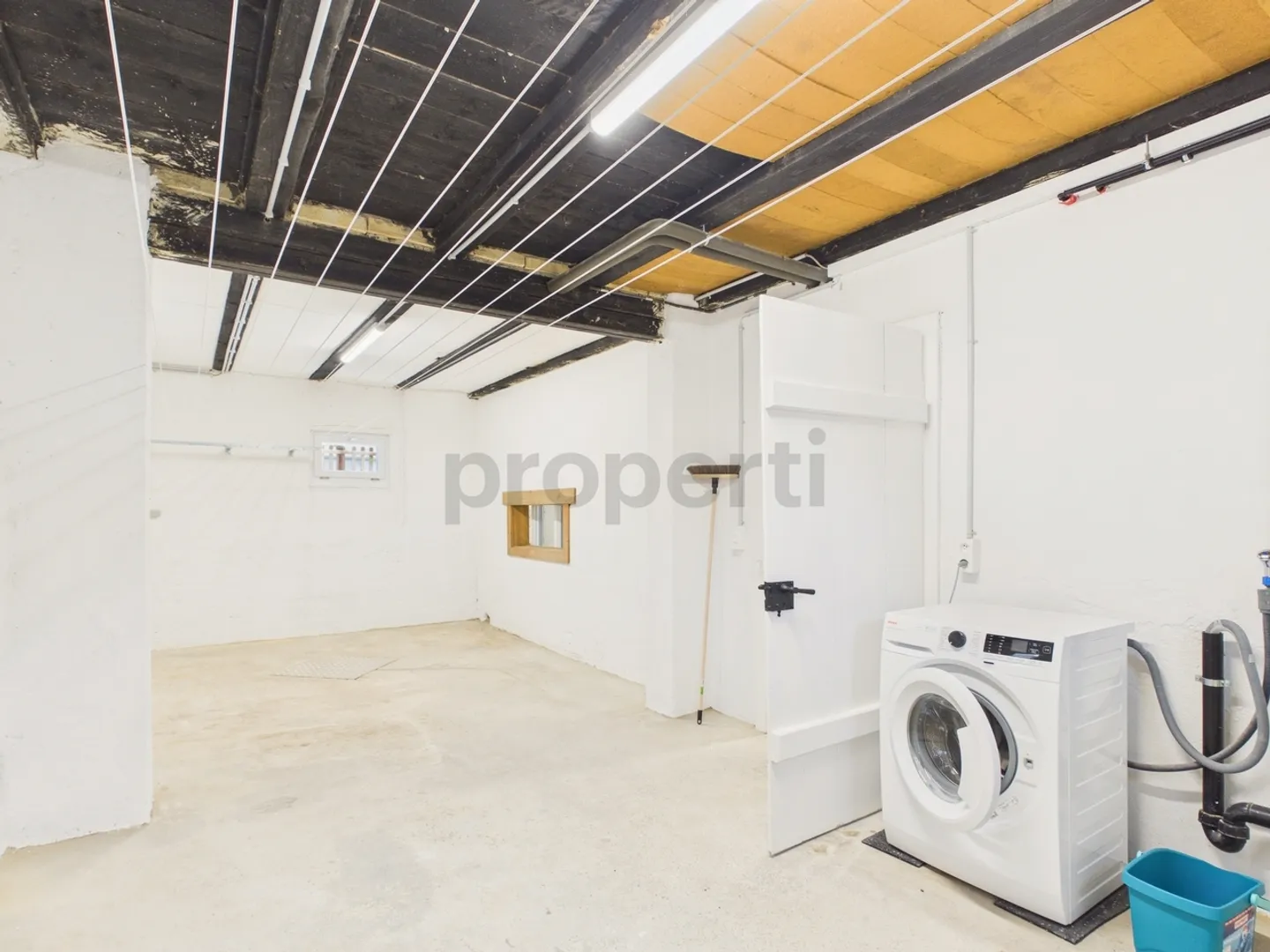 Prima locazione dopo ristrutturazione di alta qualità: Casa unifamiliare moderna con 6 stanze, cantina e stazione di ricarica a Niederuzwil - Foto 12 di 13