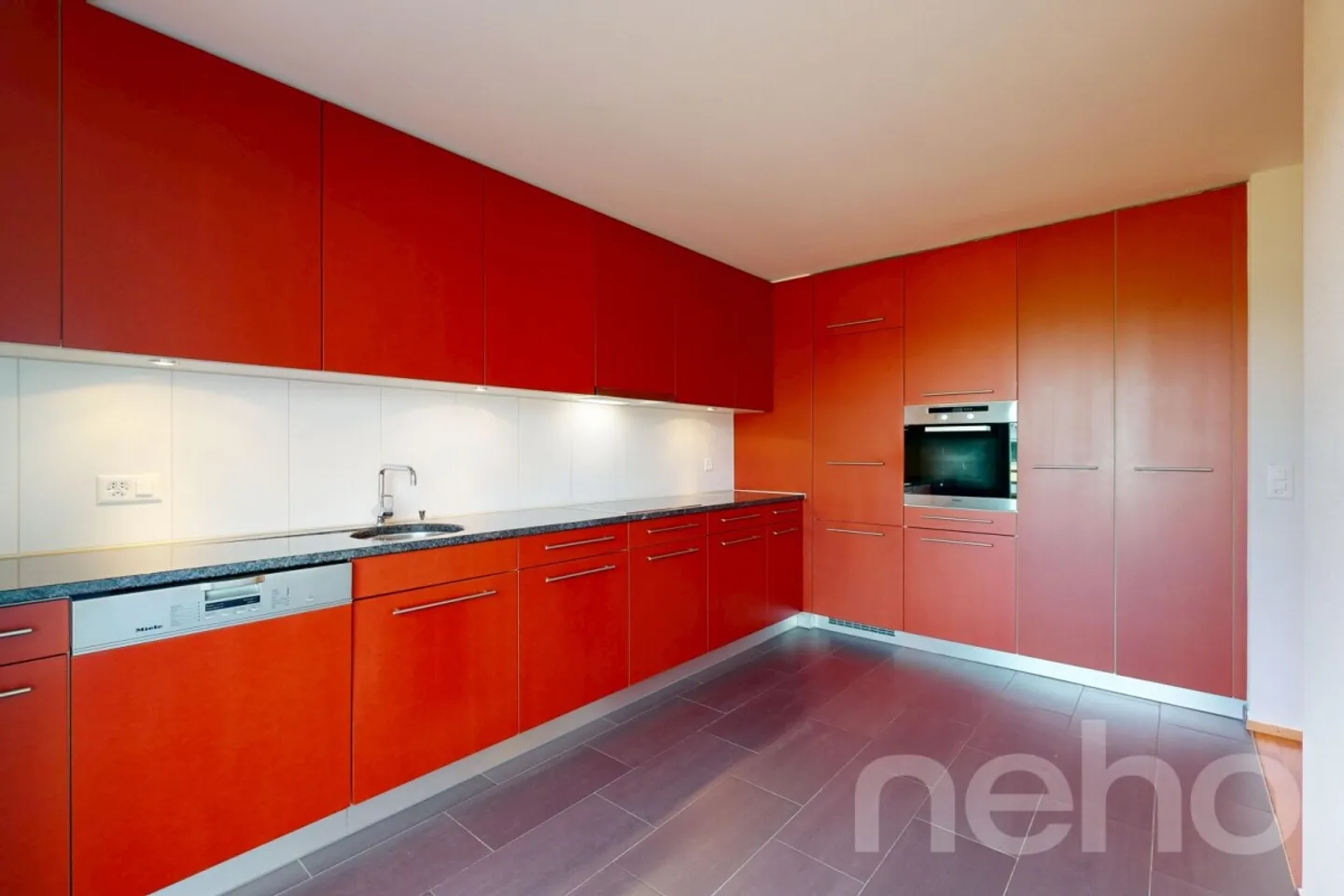 Bright Apartment with Dual Bathrooms - Photo 3 of 12