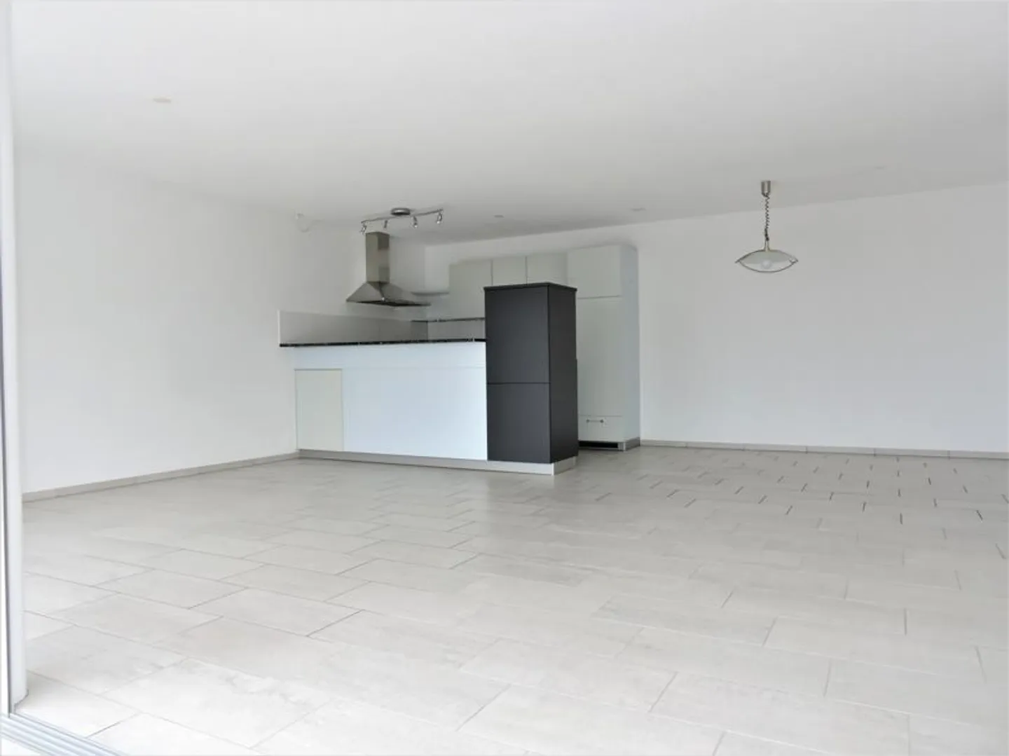 Living in the middle of the city - Photo 3 of 9