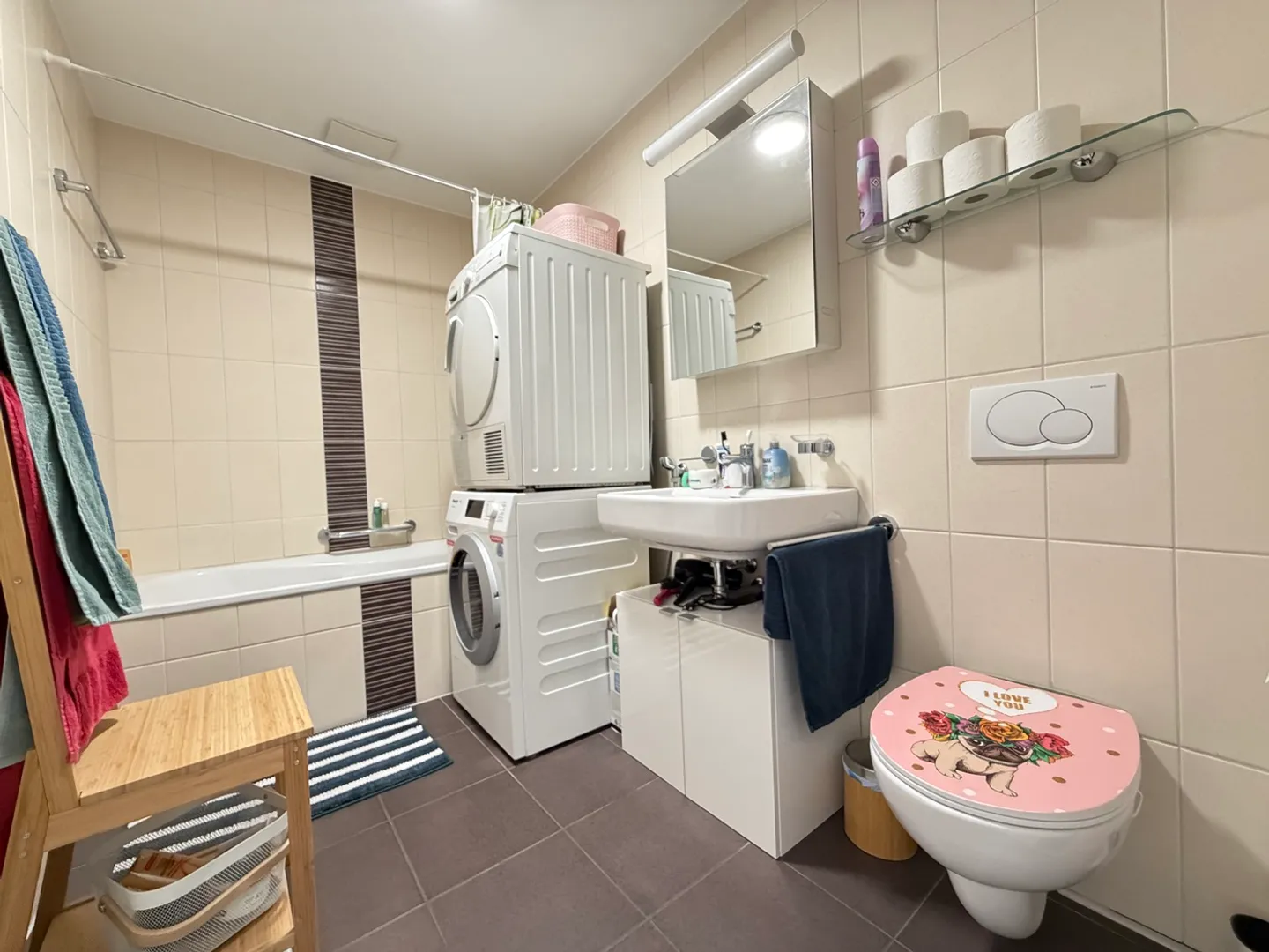 Charming Apartment with Open Kitchen - Photo 6 of 7