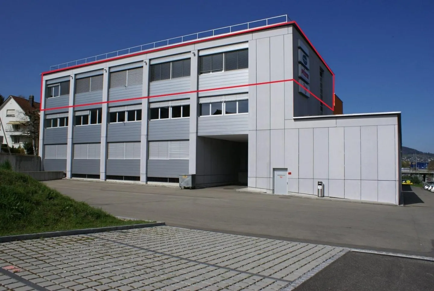 Modern office space with 384 m² - representative, bright & optimally connected - Photo 1 of 10