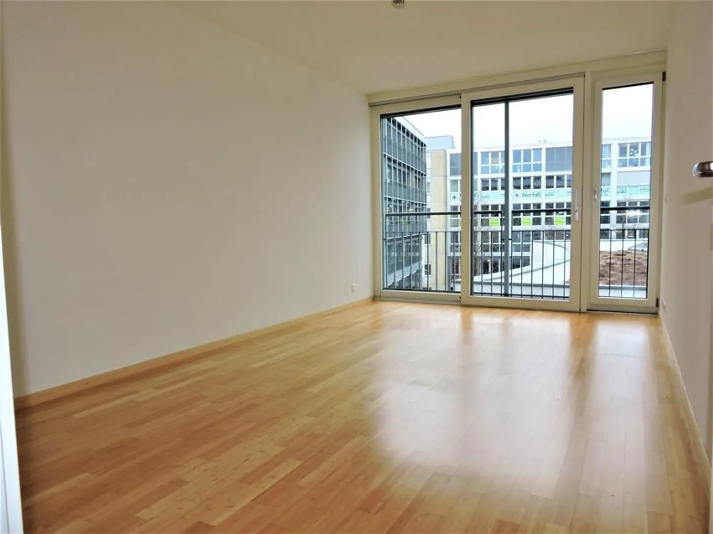 Living in the middle of the city - Photo 5 of 9