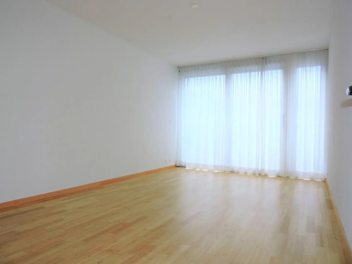 Living in the middle of the city - Photo 6 of 9