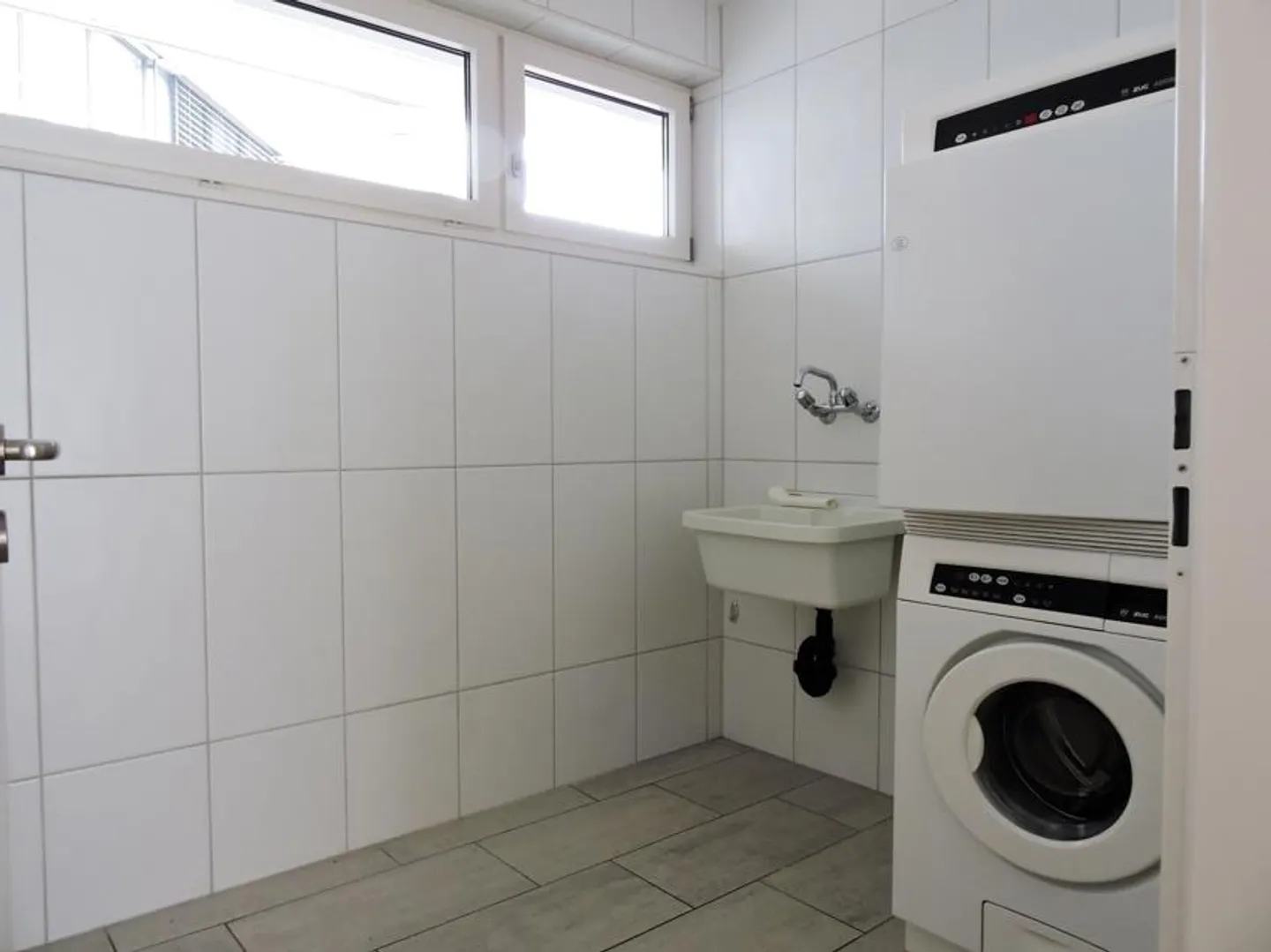 Living in the middle of the city - Photo 9 of 9