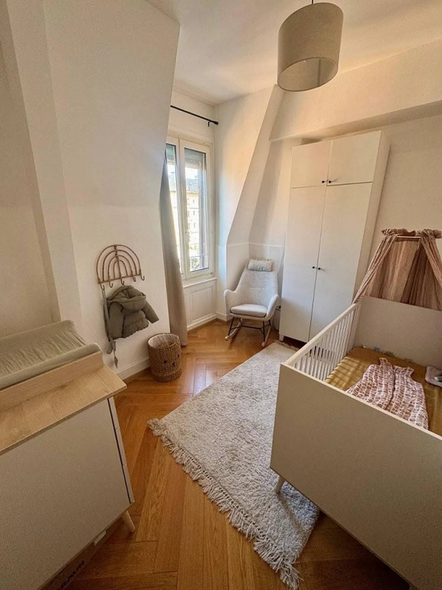 Magnificent fully renovated apartment - Photo 5 of 6