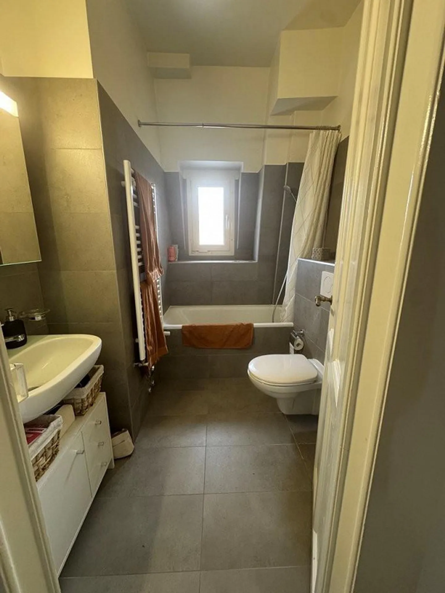 Magnificent fully renovated apartment - Photo 6 of 6