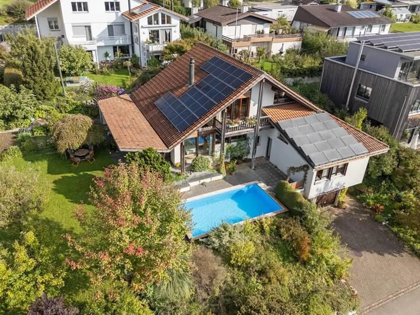 UN RÊVE DEVIENT RÉALITÉ : MAISON INDIVIDUELLE AVEC PISCINE ET JARDIN - Photo 1 sur 9