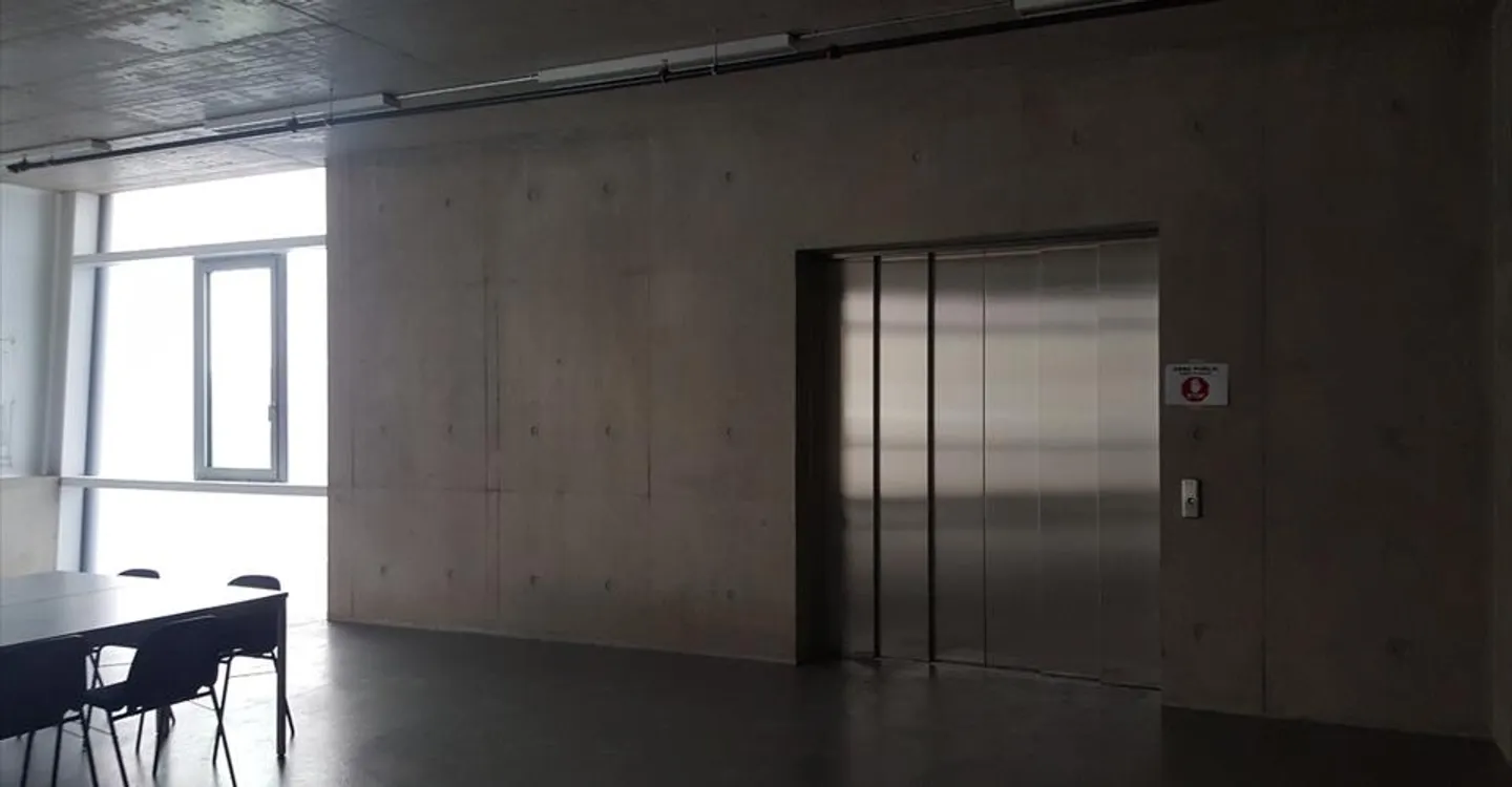 Office space for rent - Photo 1 of 2