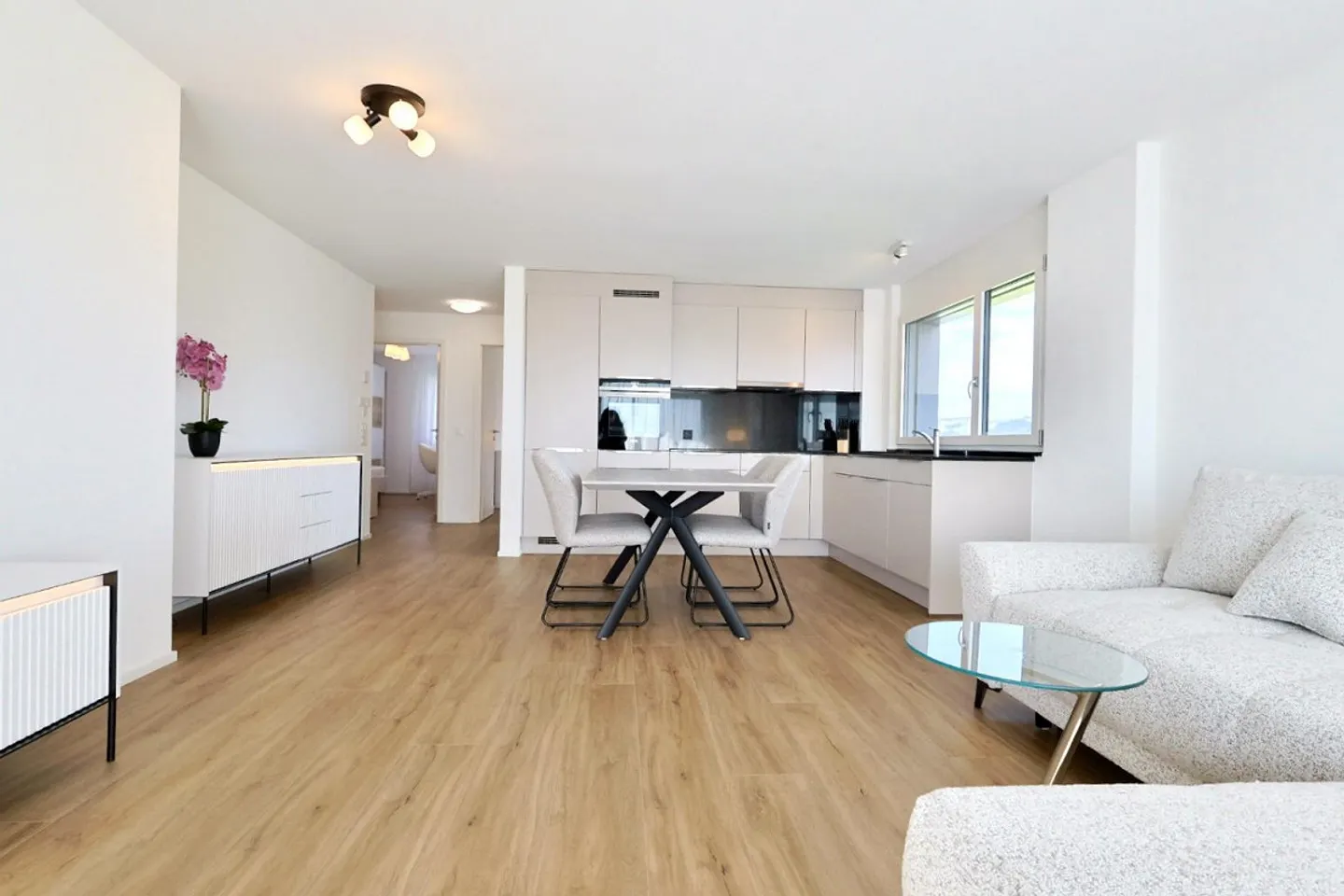 Appartamento moderno di 3,5 stanze a Steinhausen (arredato) - Foto 1 di 6
