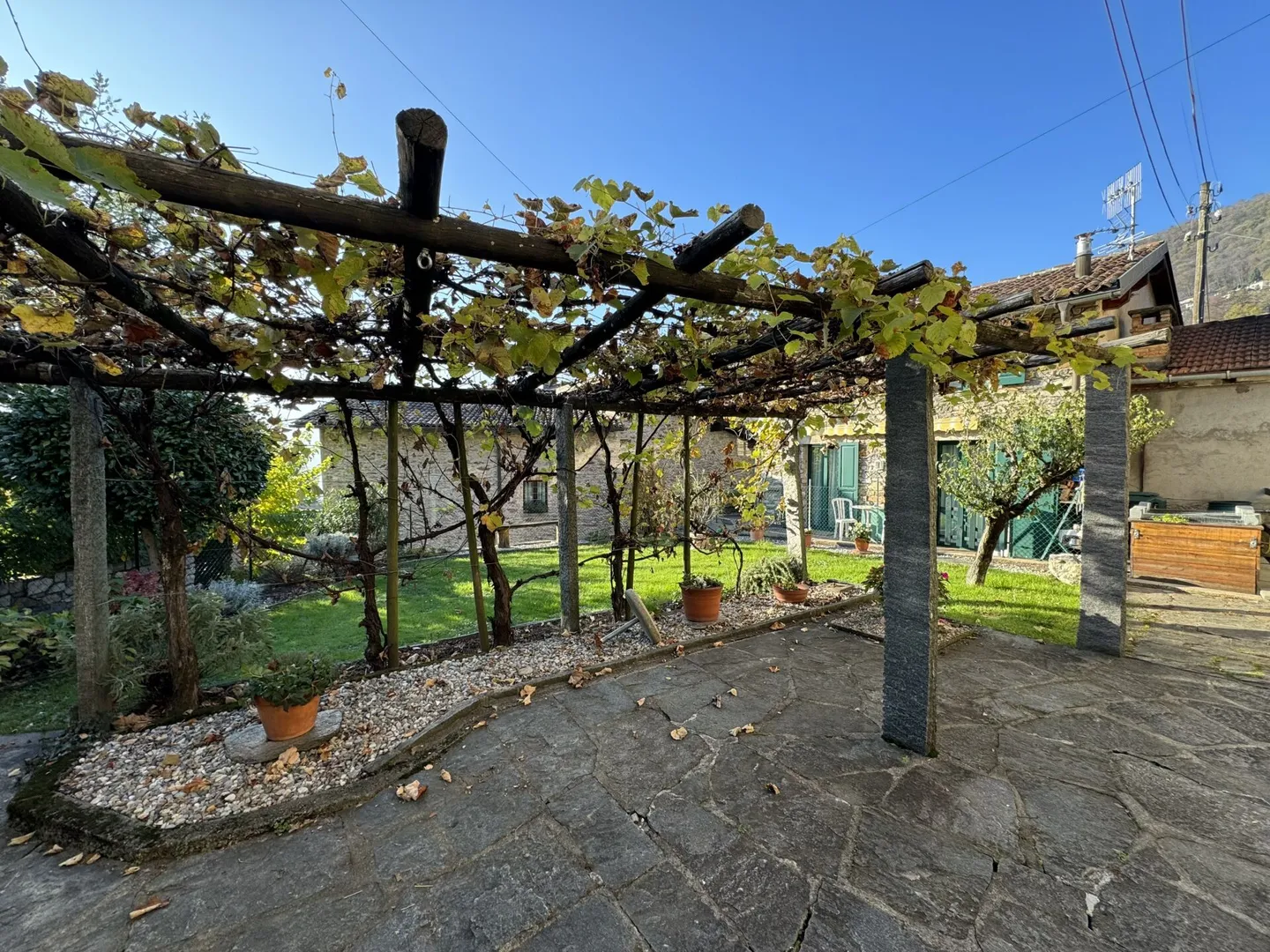 Ticino Living Oasis with Garden - Photo 2 of 13