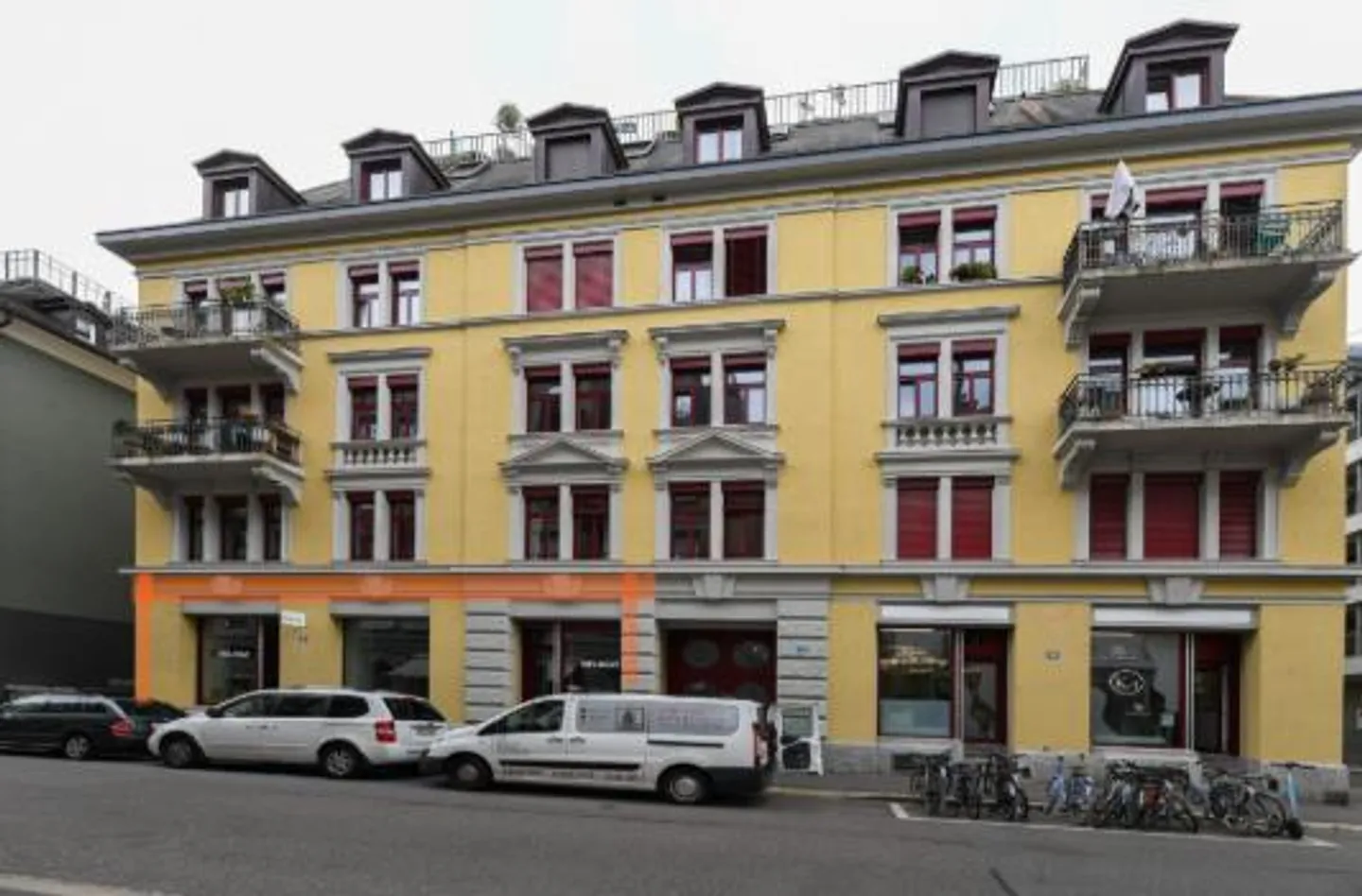 Attractive commercial/shop space in the best location in Zurich District 5 - Photo 1 of 3