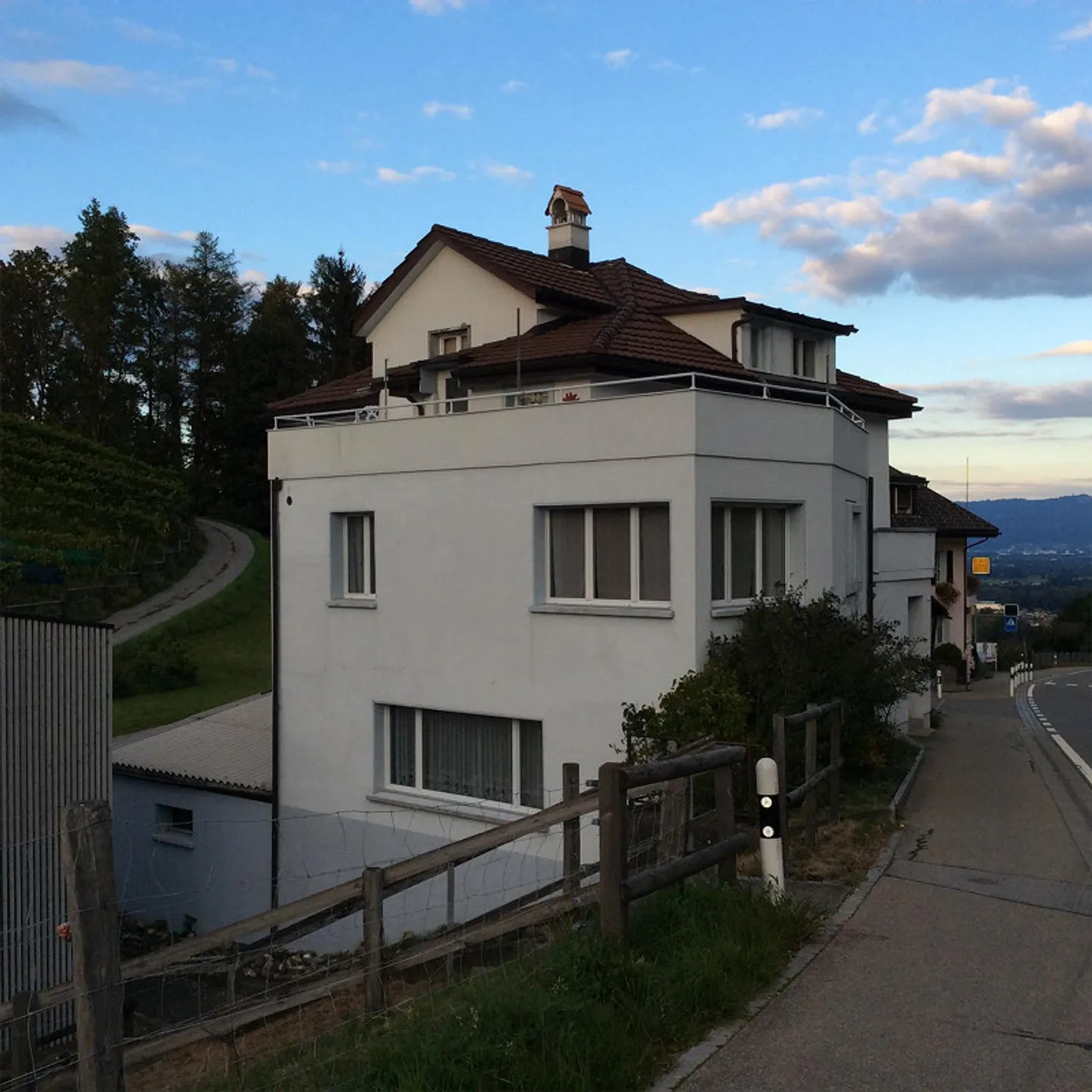 Spacious 2.5 Room Apartment - Photo 1 of 12