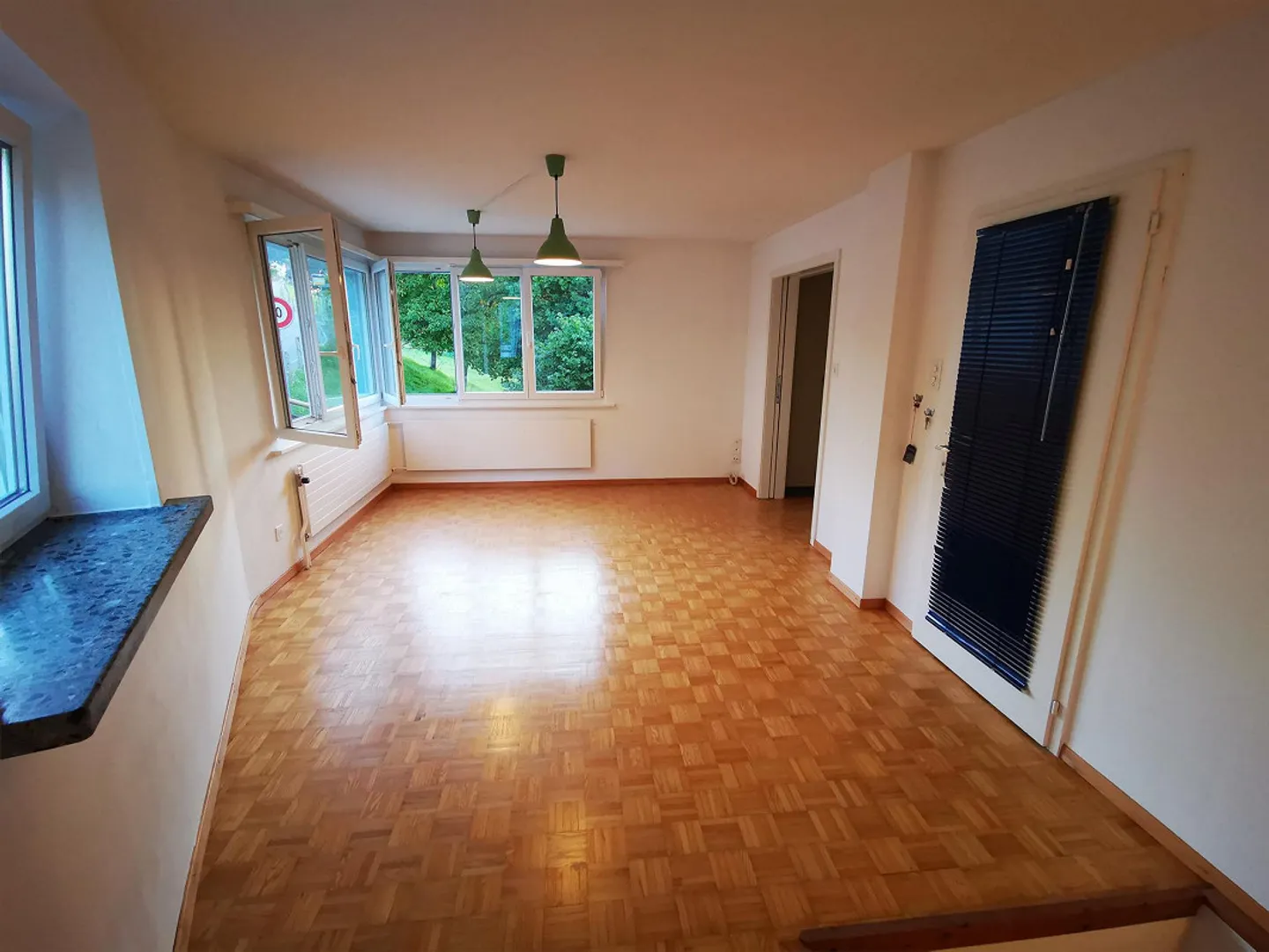 Spacious 2.5 Room Apartment - Photo 7 of 12