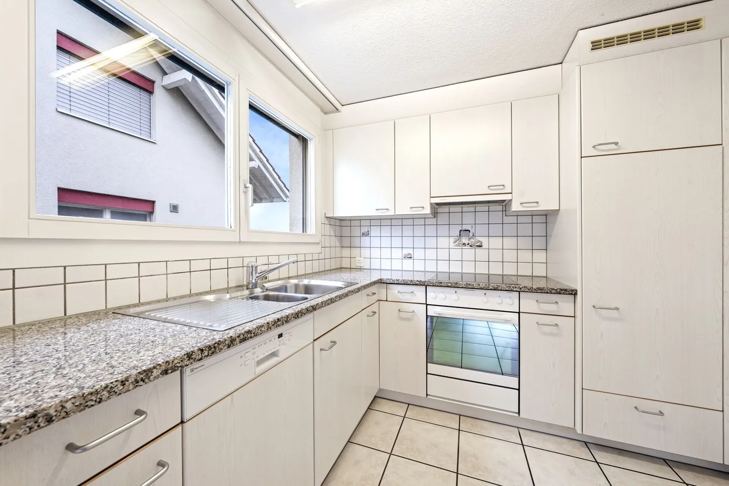 Family-friendly 5.5 room semi-detached house - Photo 6 of 13