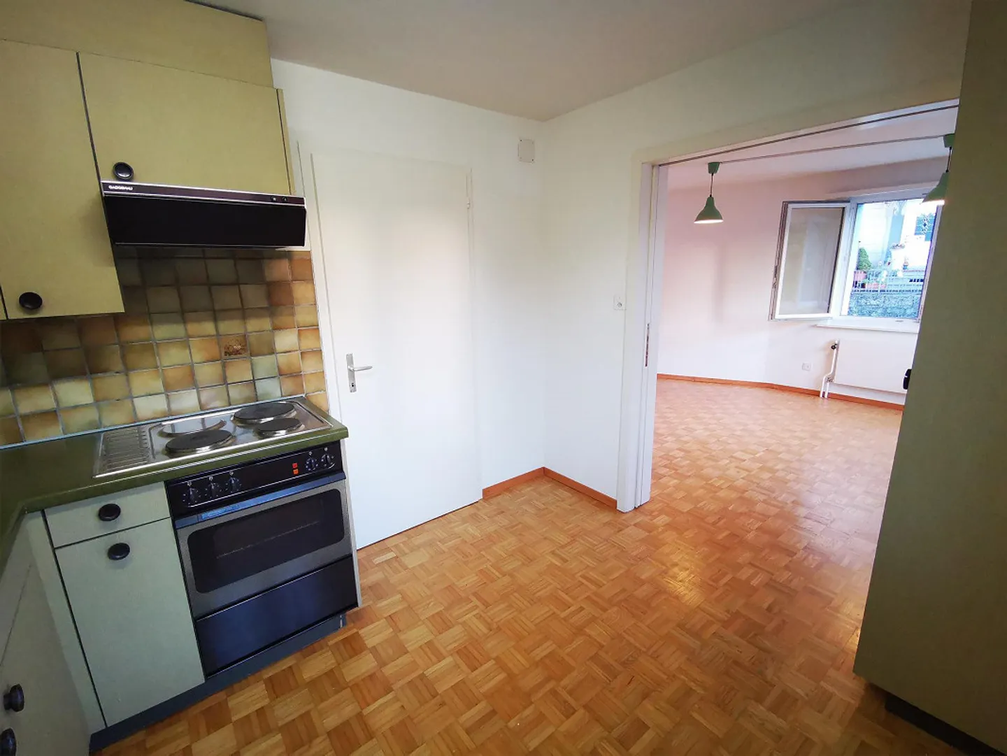 Spacious 2.5 Room Apartment - Photo 5 of 12