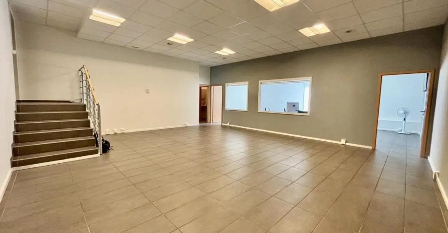 Office 3.5 rooms - Photo 2 of 6