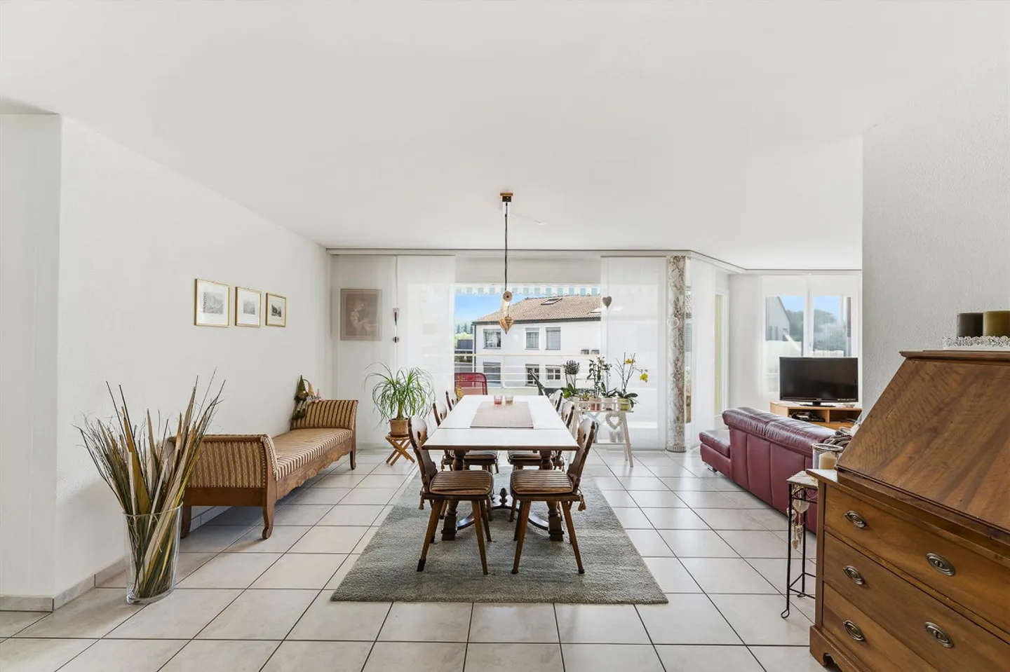 Spacious 5.5-room condominium with two balconies - Photo 10 of 15