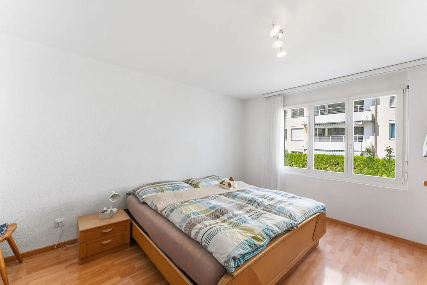 Spacious 5.5-room condominium with two balconies - Photo 11 of 15
