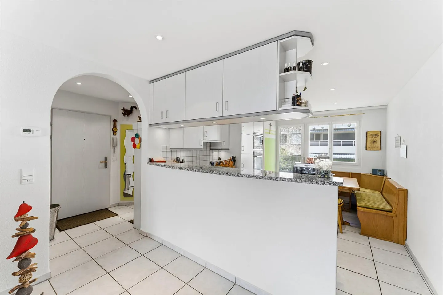 Spacious 5.5-room condominium with two balconies - Photo 3 of 15