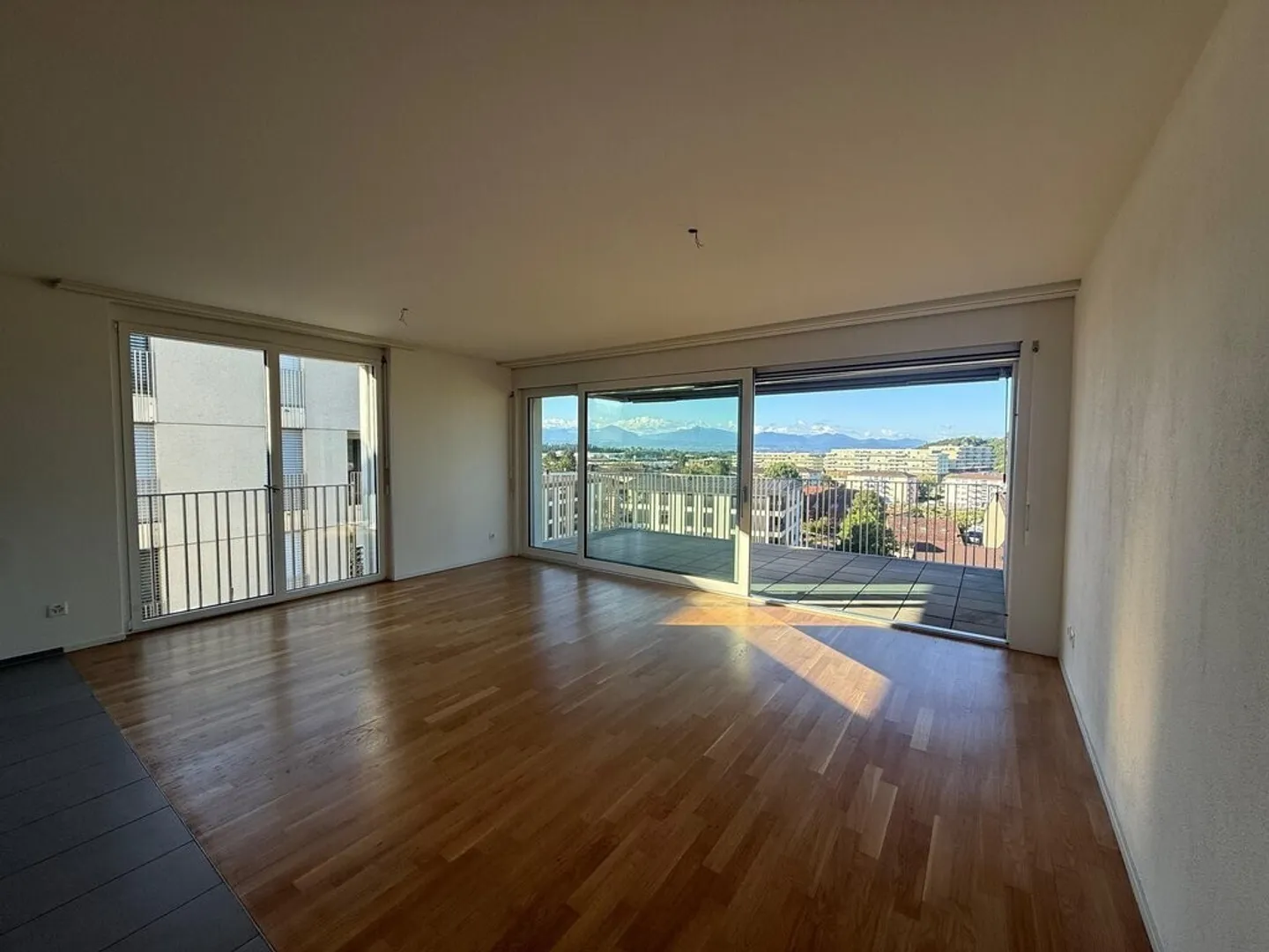 Schöne 3,5-Zimmer-Wohnung mit Balkon und Aussicht - Foto 2 von 12