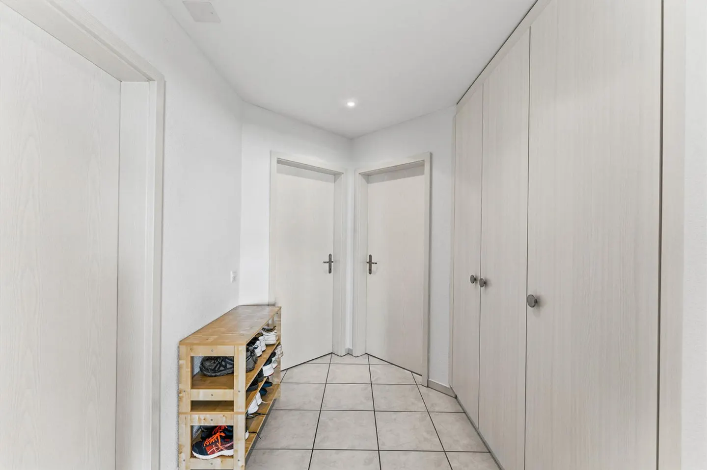Spacious 5.5-room condominium with two balconies - Photo 12 of 15