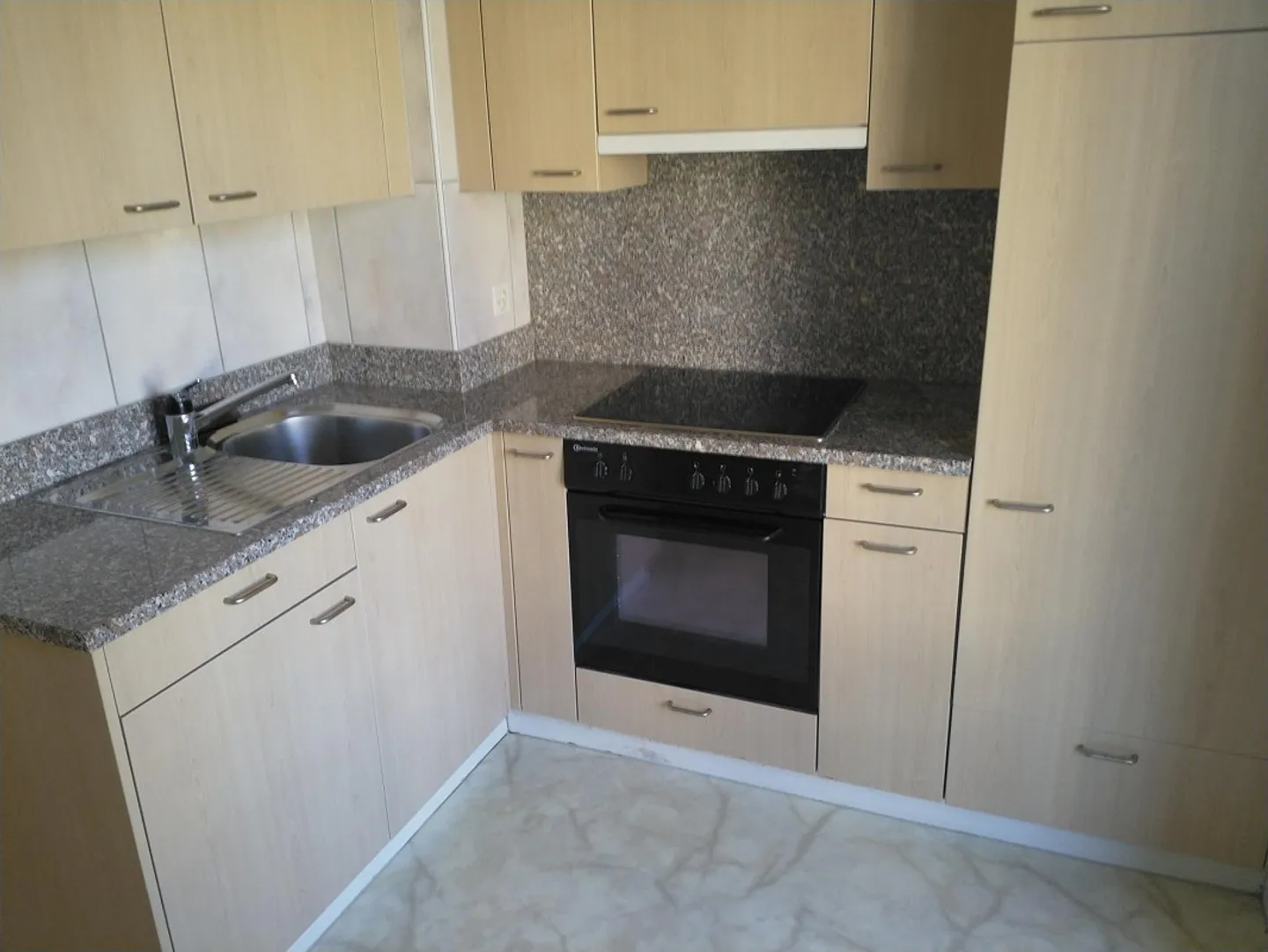 Appartamento ristrutturato e accogliente con due balconi in una posizione fantastica - Foto 2 di 5