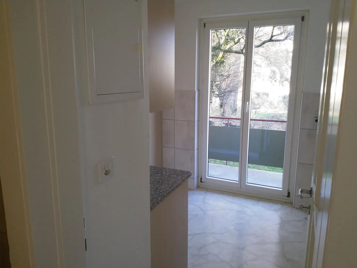 Appartamento ristrutturato e accogliente con due balconi in una posizione fantastica - Foto 3 di 5