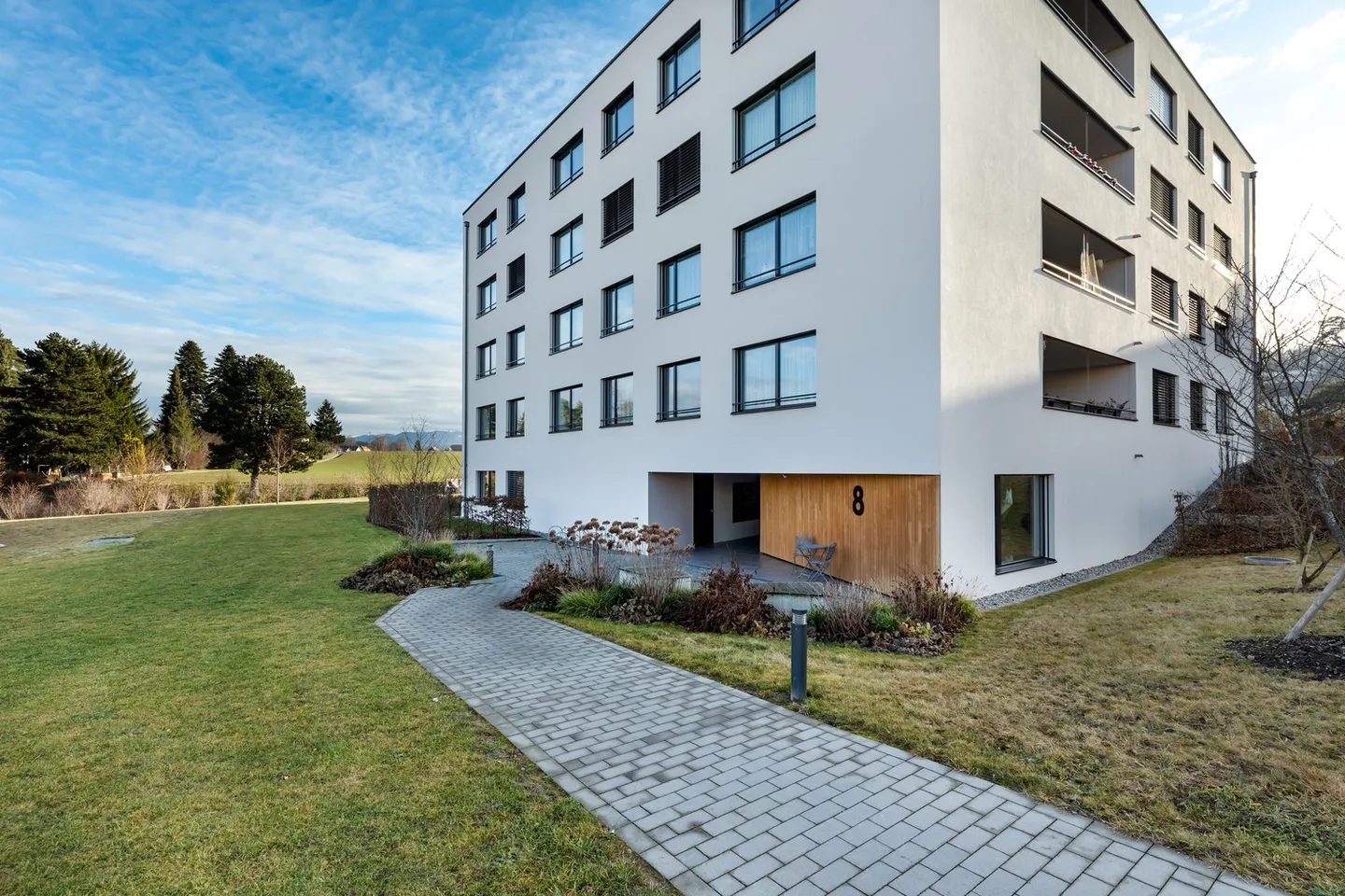 Large 2.5 Room Apartment in Düdingen - Photo 2 of 18