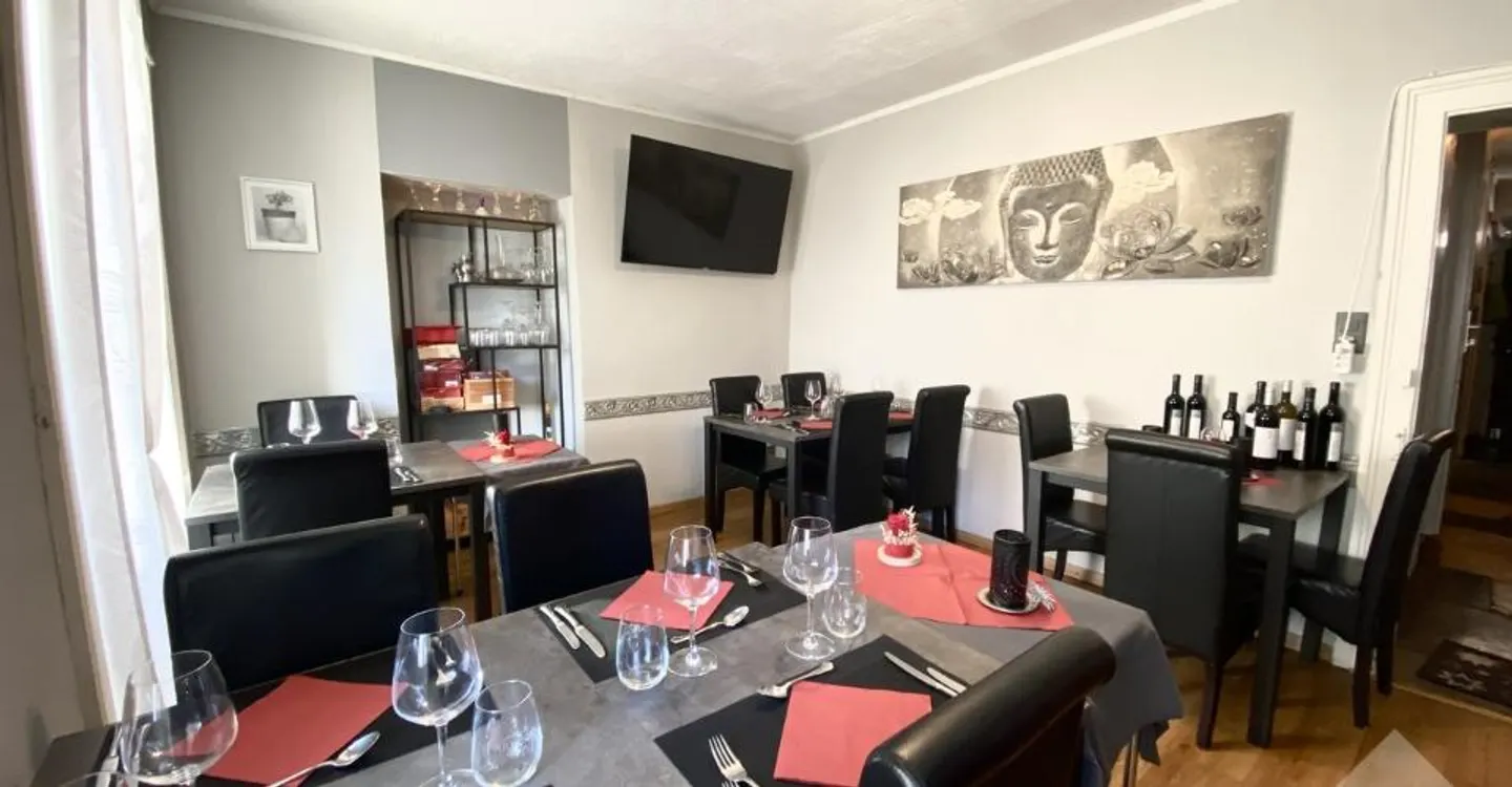 Gebäude mit 5 Wohnungen und einem Restaurant im Zentrum des Dorfes! - Foto 4 von 12