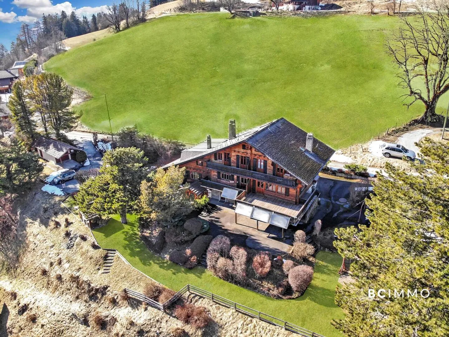 Chalet with Stunning Views - Photo 2 of 9