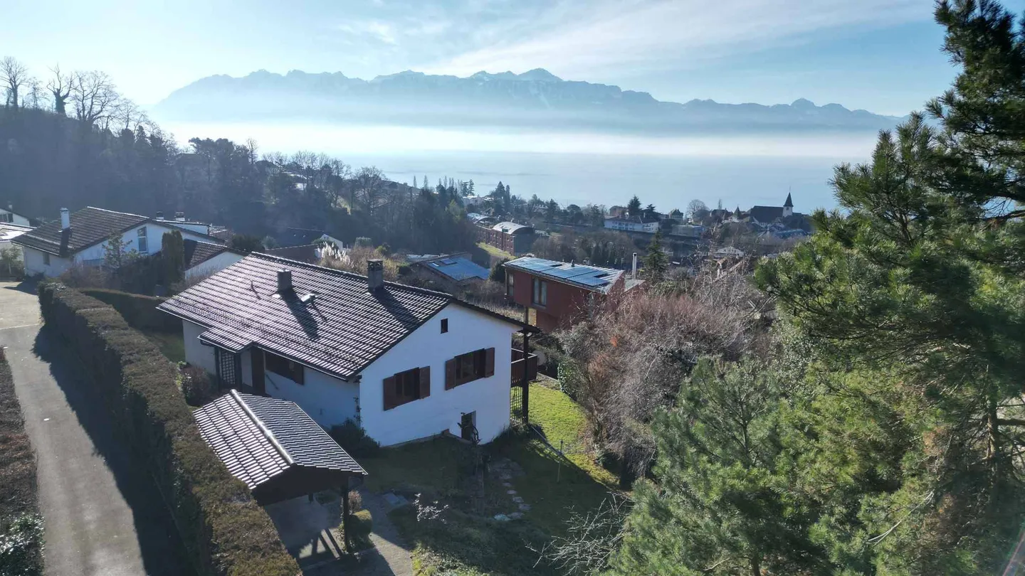 Lutry-Sud: Villa indipendente di 165 m² con vista lago. Da ristrutturare, grande potenziale - Foto 1 di 12