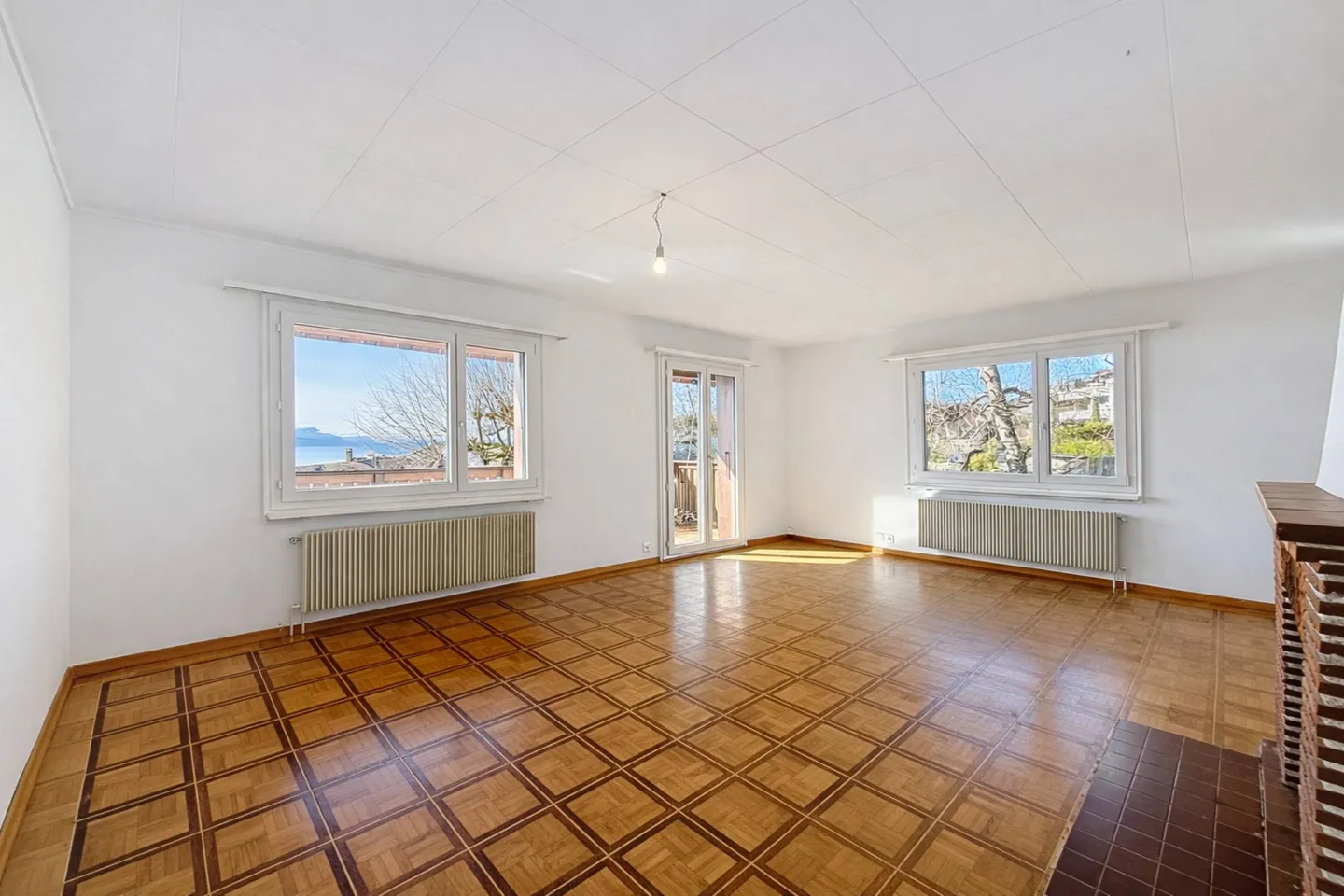 Lutry-Sud: Villa indipendente di 165 m² con vista lago. Da ristrutturare, grande potenziale - Foto 3 di 12