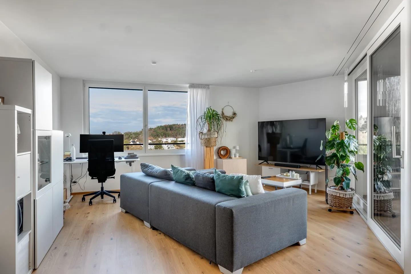 Large 2.5 Room Apartment in Düdingen - Photo 11 of 18