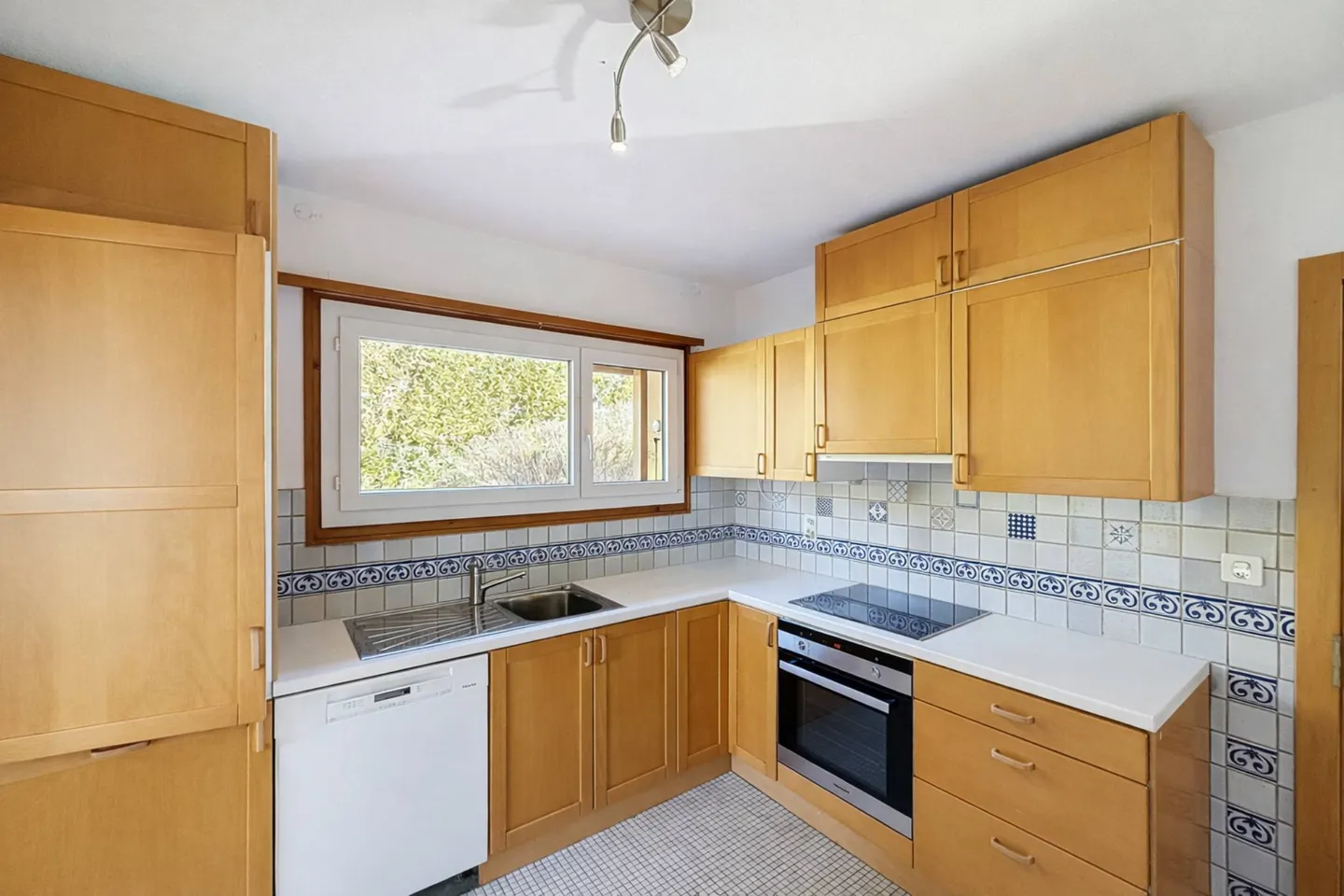 Lutry-Sud: Villa indipendente di 165 m² con vista lago. Da ristrutturare, grande potenziale - Foto 5 di 12