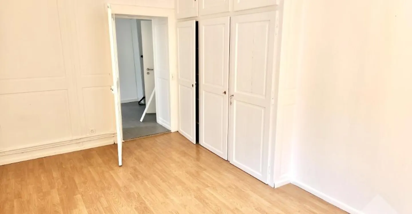 Gebäude mit 5 Wohnungen und einem Restaurant im Zentrum des Dorfes! - Foto 11 von 12