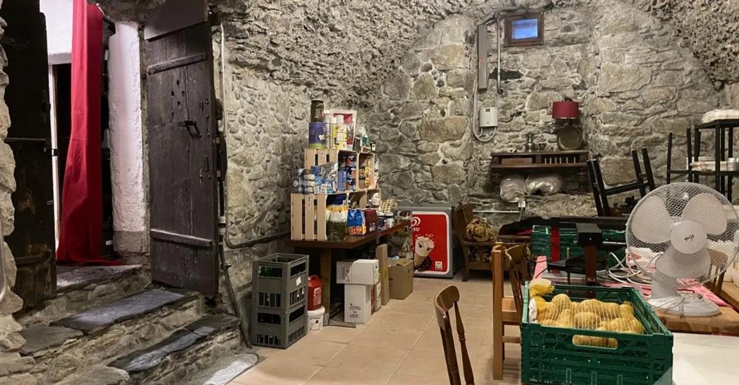 Gebäude mit 5 Wohnungen und einem Restaurant im Zentrum des Dorfes! - Foto 6 von 12