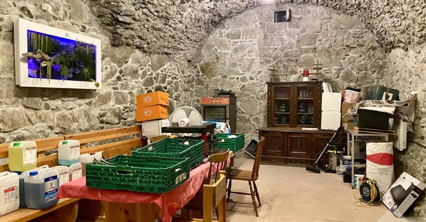 Gebäude mit 5 Wohnungen und einem Restaurant im Zentrum des Dorfes! - Foto 7 von 12