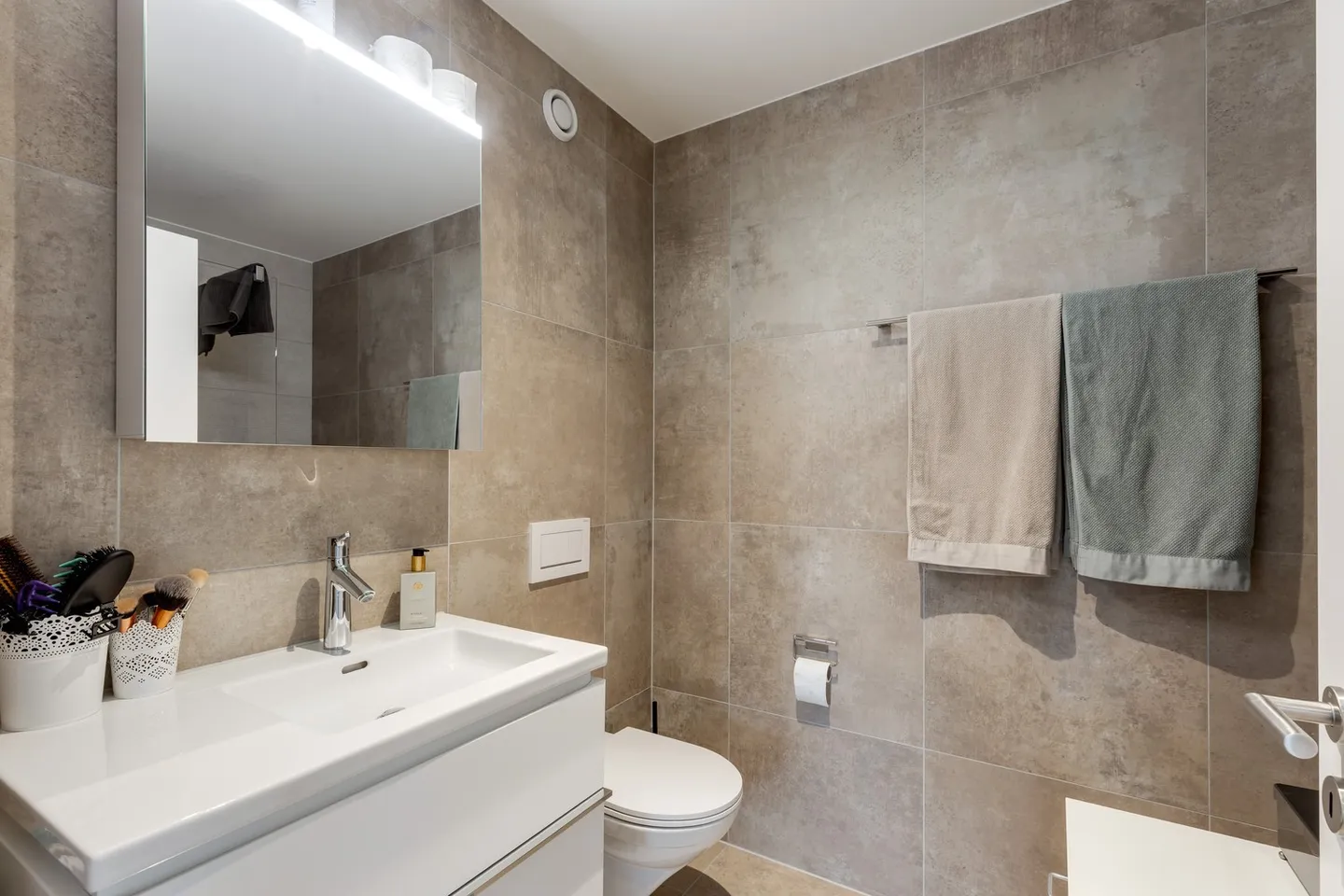 Large 2.5 Room Apartment in Düdingen - Photo 15 of 18