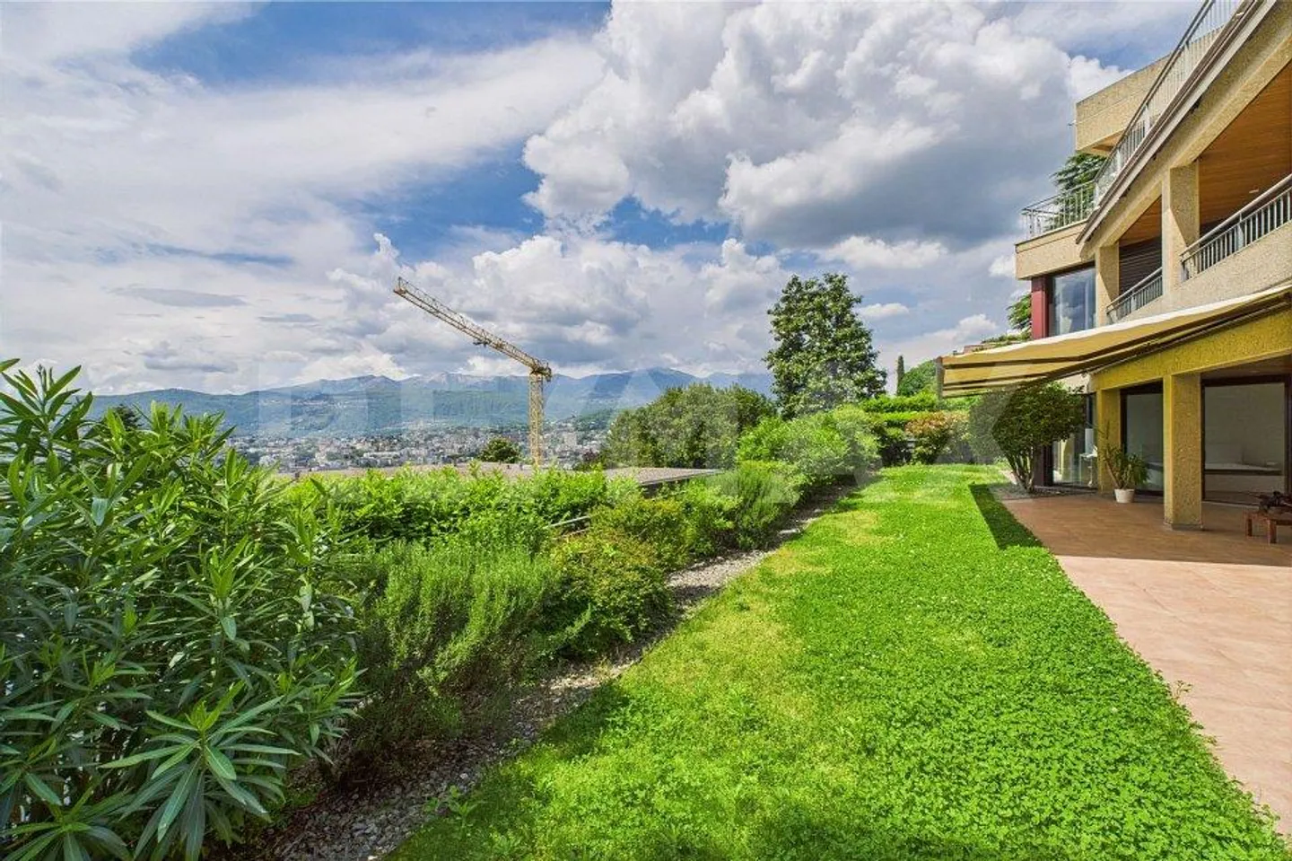 Vivere il lusso - appartamento di prestigio con giardino privato e vista mozzafiato - Foto 3 von 13